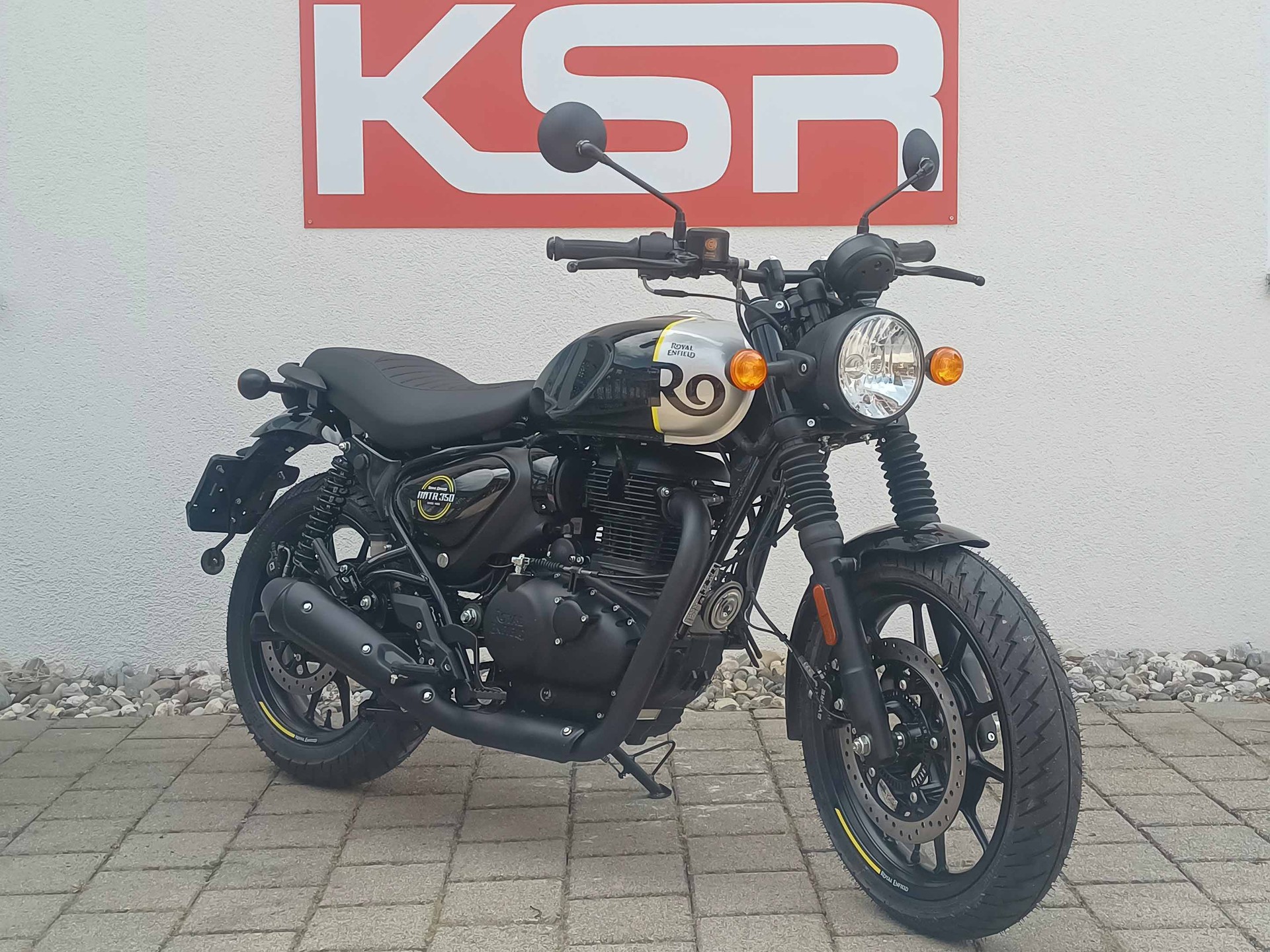 ROYAL ENFIELD Hntr 350 Rebel-showroom-element-2