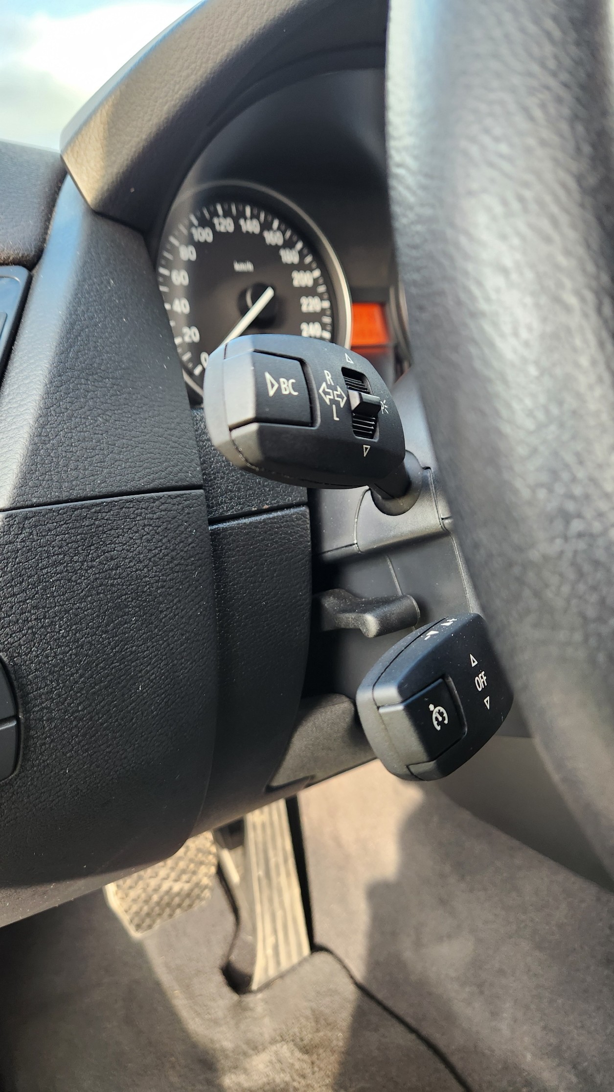 BMW X1 xDrive 20i Steptronic-image-11