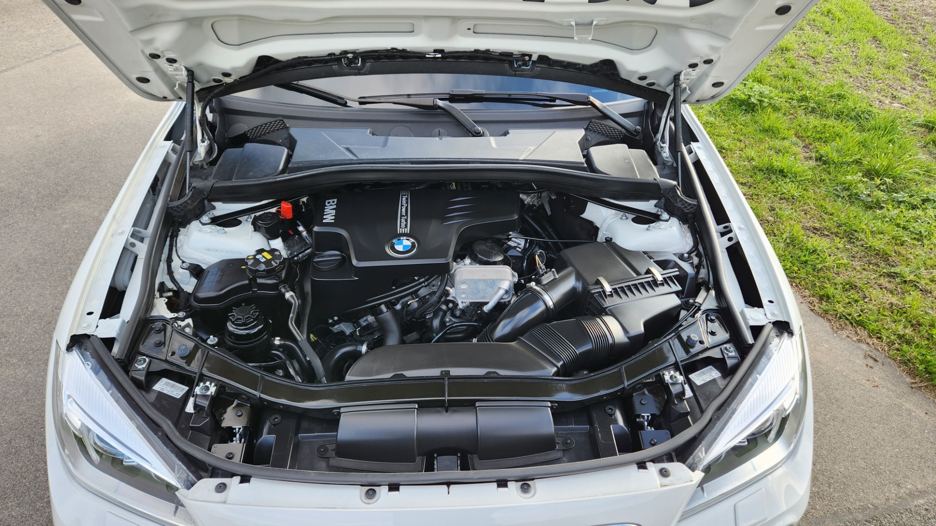 BMW X1 xDrive 20i Steptronic-image-15