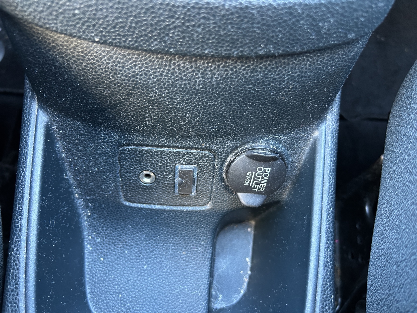 FORD Fiesta 1.6 16V Titanium-image-10