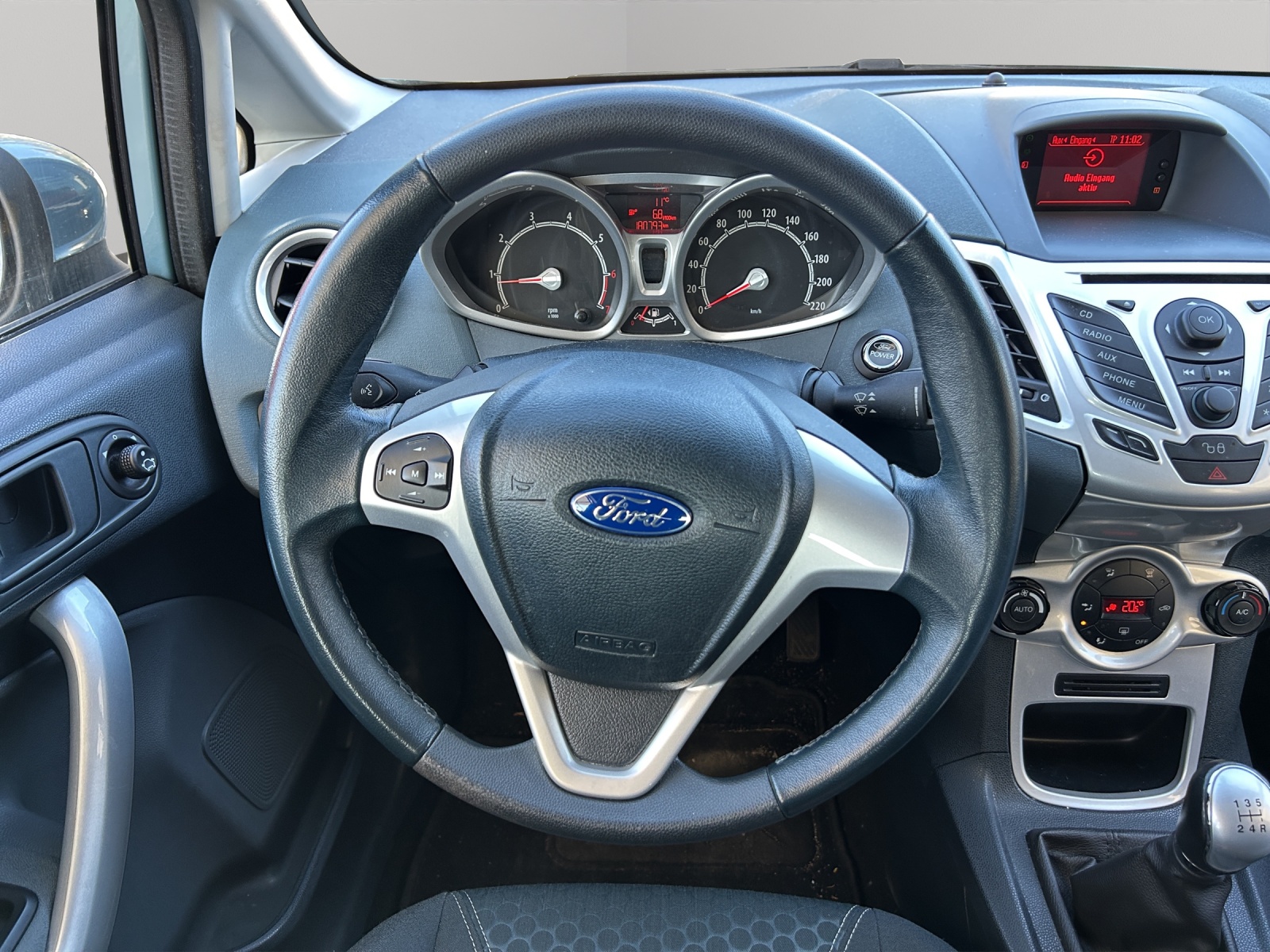 FORD Fiesta 1.6 16V Titanium-image-12