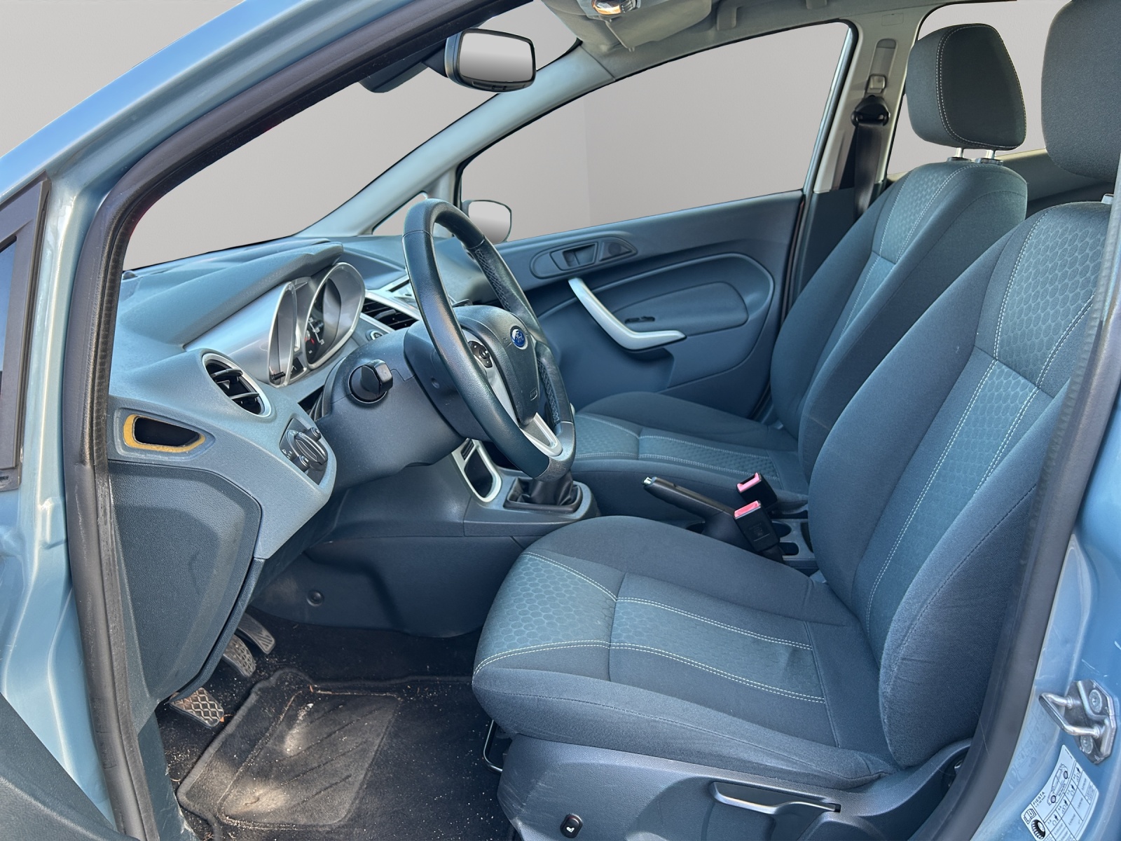 FORD Fiesta 1.6 16V Titanium-image-8