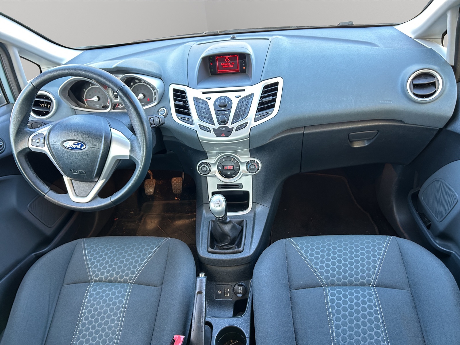 FORD Fiesta 1.6 16V Titanium-image-9