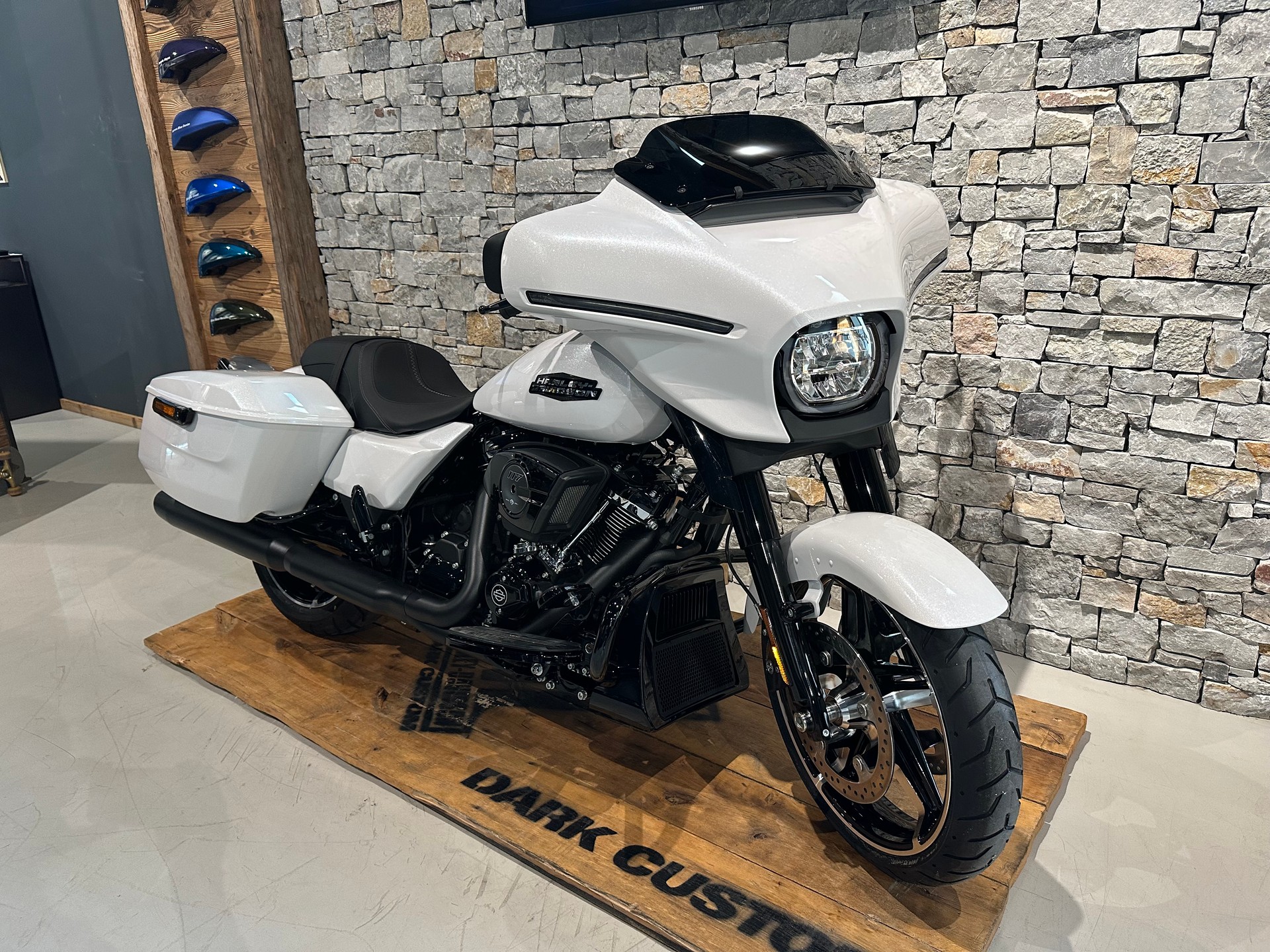 HARLEY-DAVIDSON FLHX Street Glide 117-showroom-element-1
