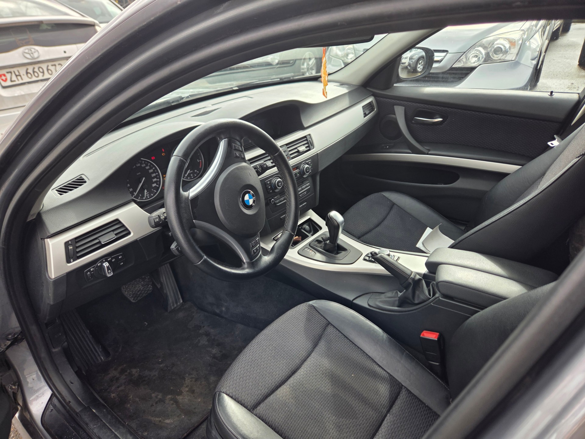 BMW 320d xDrive Touring Steptronic-image-4
