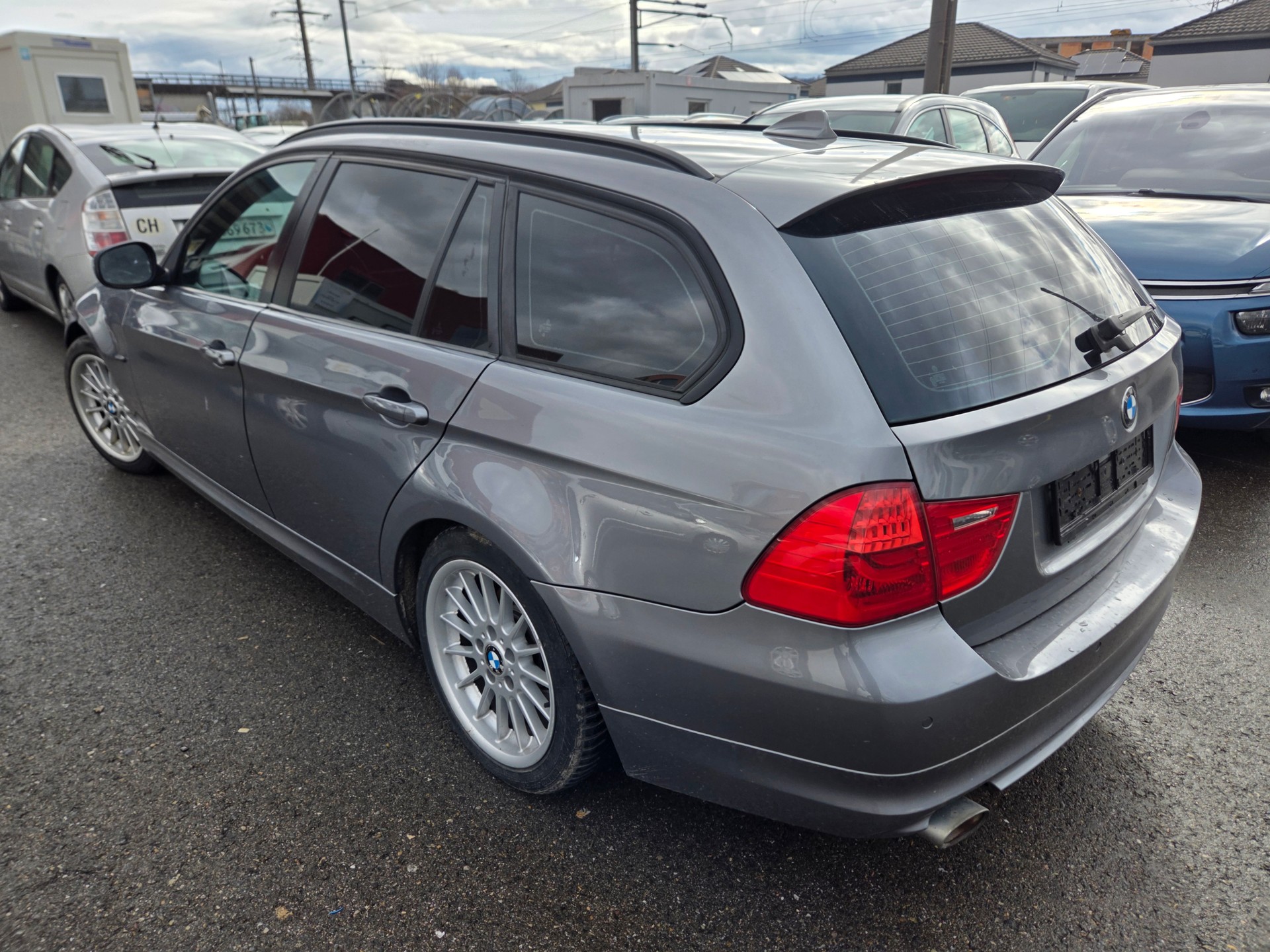BMW 320d xDrive Touring Steptronic-image-2