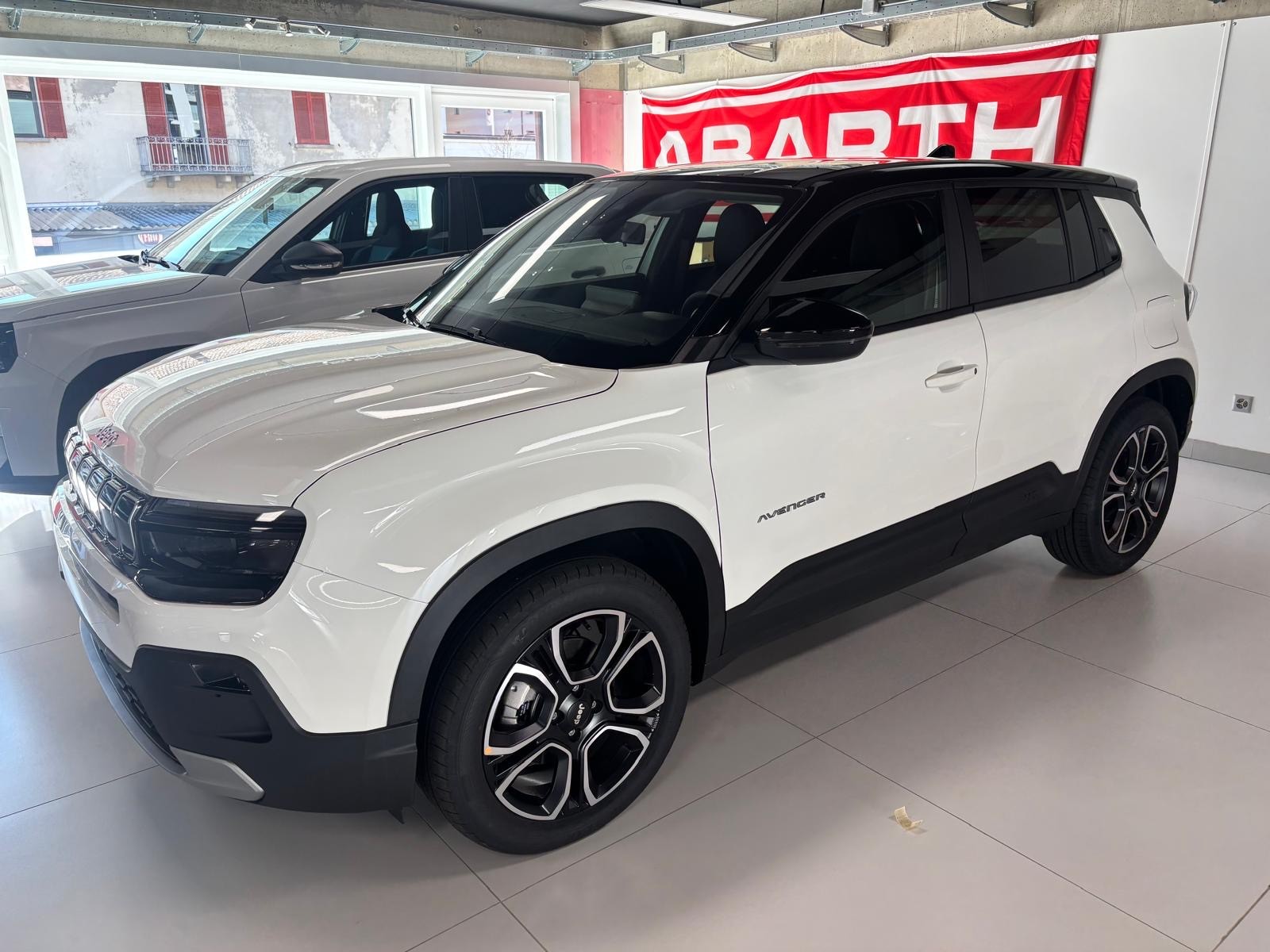 JEEP Avenger 1.2 Turbo MHEV Swiss Altitude-image-0