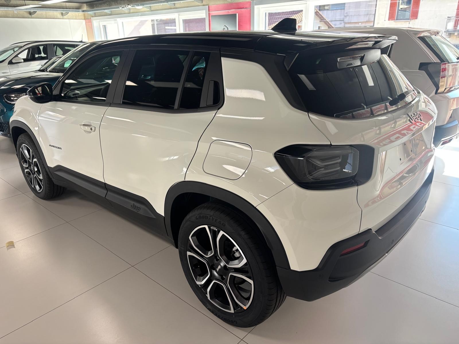 JEEP Avenger 1.2 Turbo MHEV Swiss Altitude-image-1