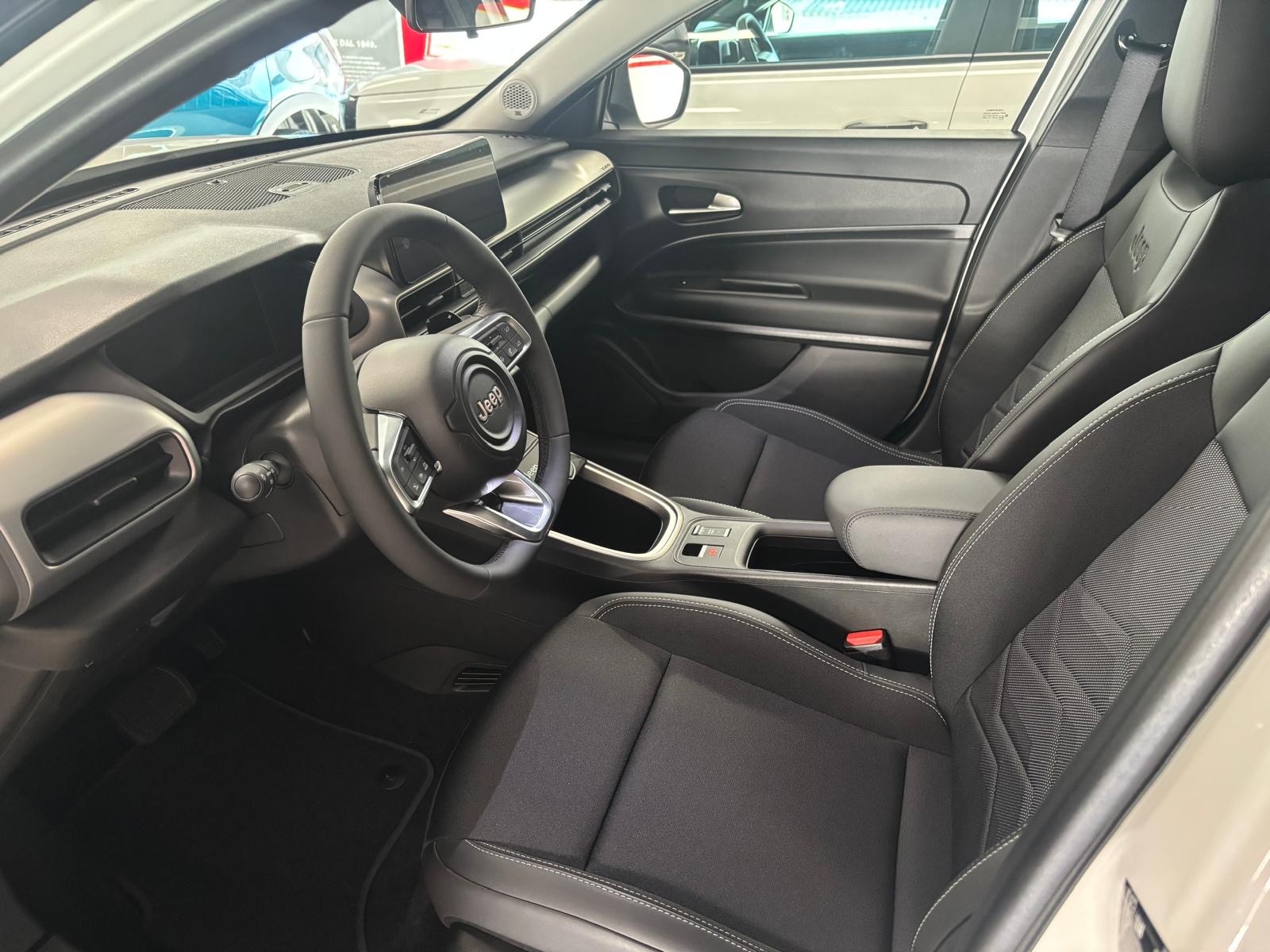 JEEP Avenger 1.2 Turbo MHEV Swiss Altitude-image-3