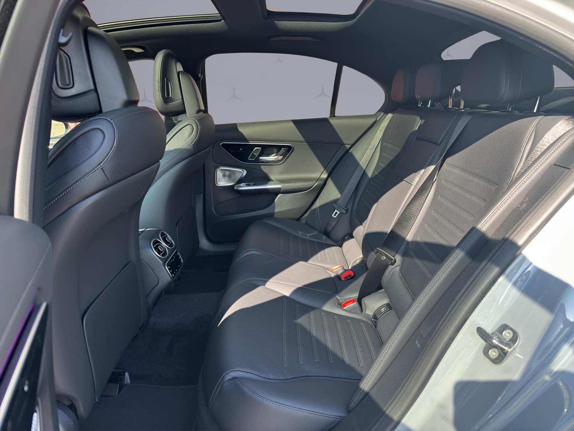 MERCEDES-BENZ C 220 d Swiss Star AMG Line 4matic-image-12