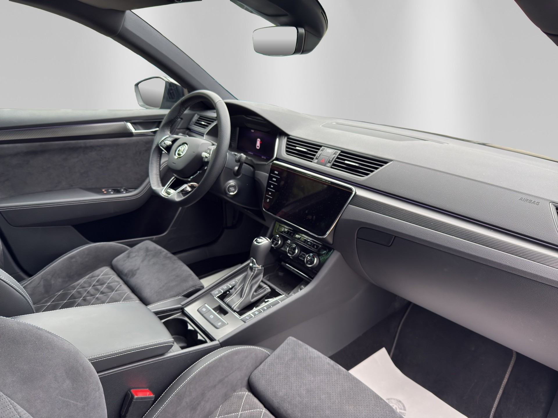 SKODA Superb Combi 2.0 TSI SportLine Light 4x4 DSG-image-13