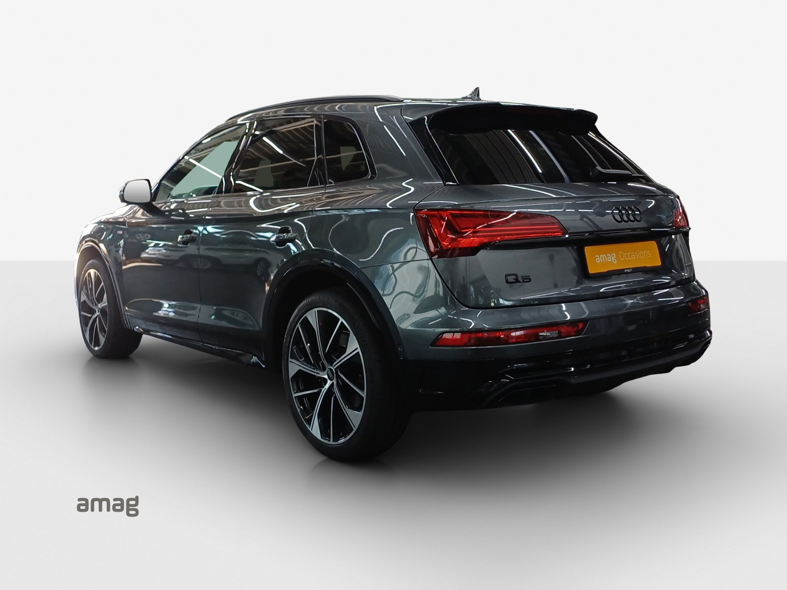 AUDI Q5 40 TDI Black Edition quattro S-tronic-image-2