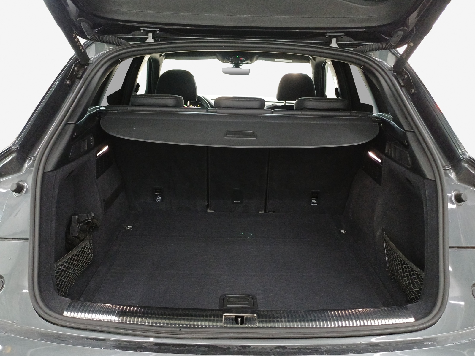 AUDI Q5 40 TDI Black Edition quattro S-tronic-image-12