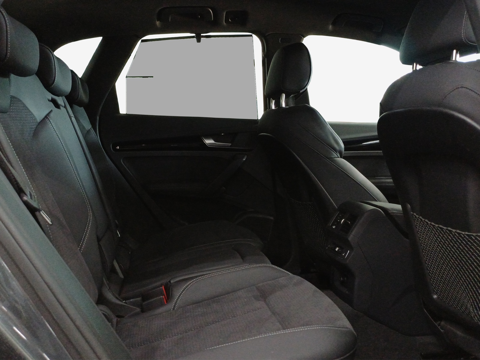 AUDI Q5 40 TDI Black Edition quattro S-tronic-image-13