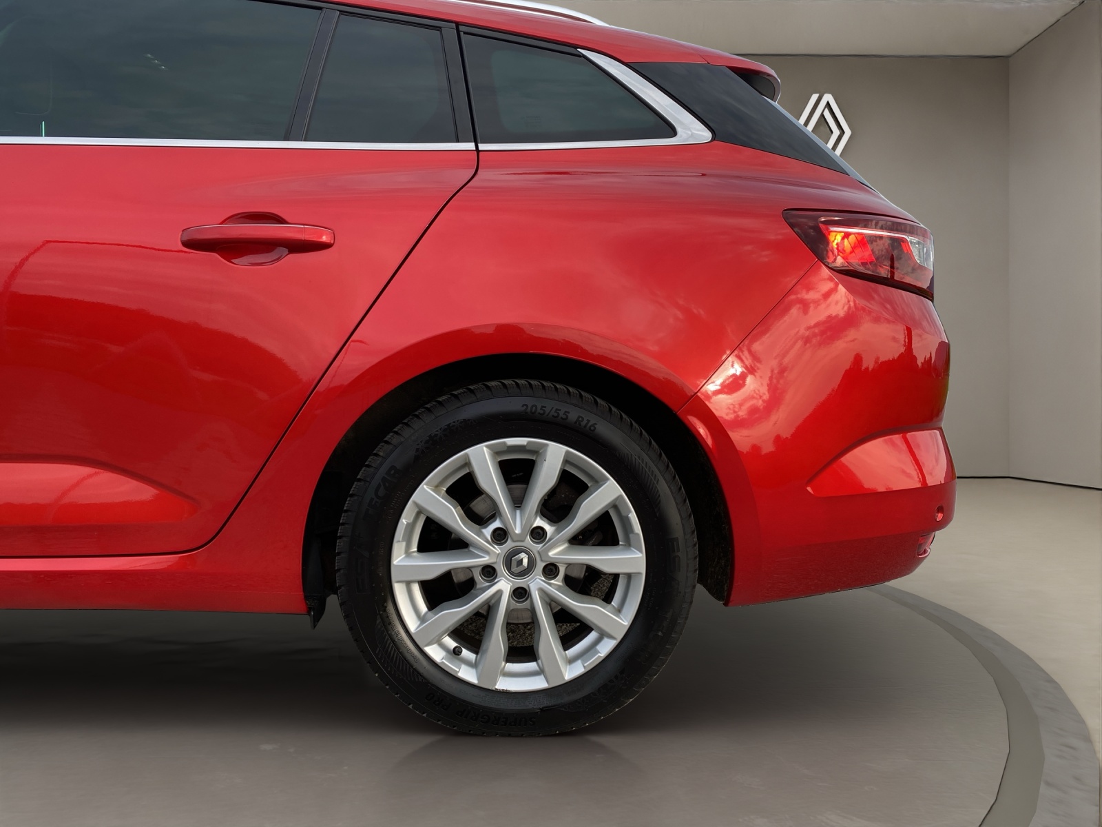 RENAULT Mégane Grandtour 1.2 16V Turbo Bose EDC-image-13