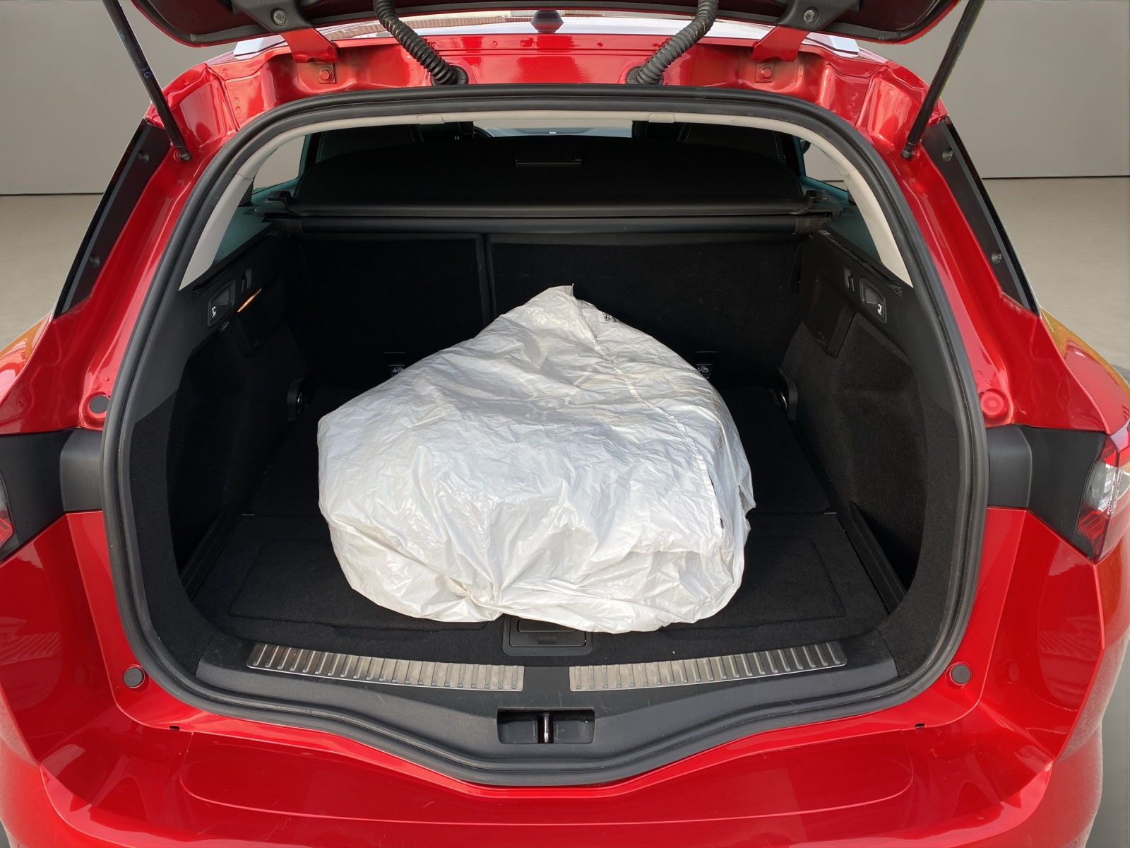 RENAULT Mégane Grandtour 1.2 16V Turbo Bose EDC-image-11
