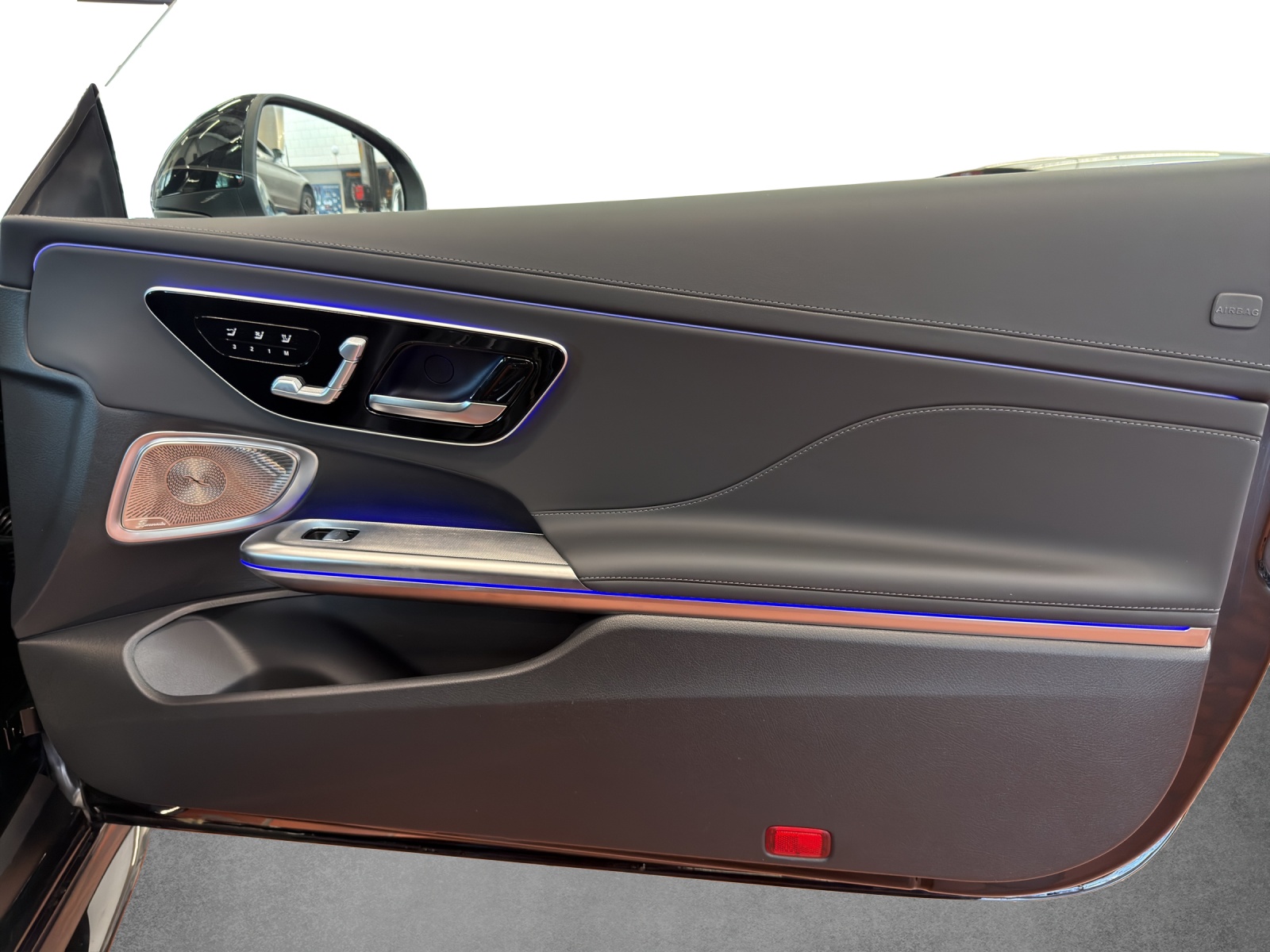 MERCEDES-BENZ CLE AMG 53 Cabrio 4Matic+-image-15