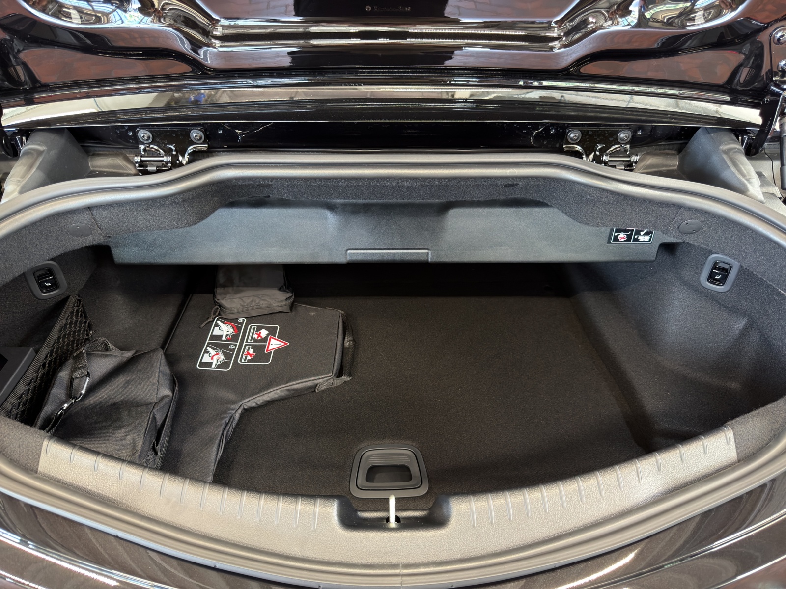 MERCEDES-BENZ CLE AMG 53 Cabrio 4Matic+-image-17