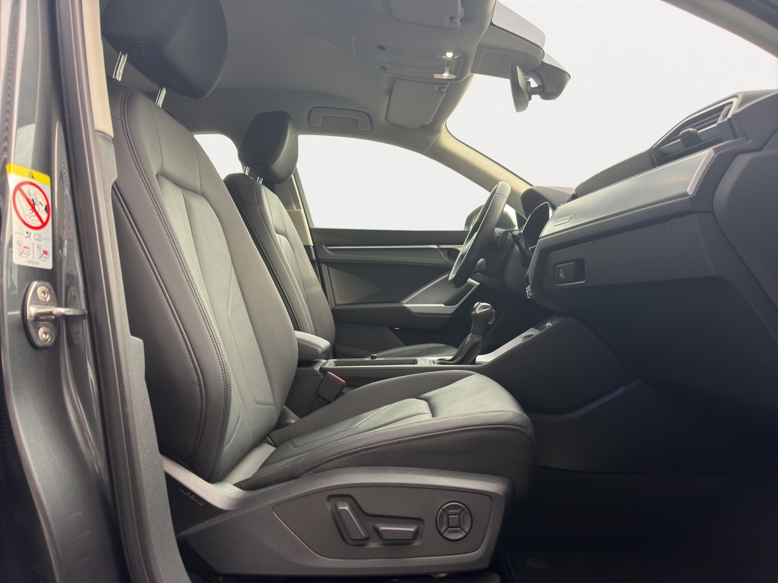 AUDI Q3 Sportback 45 TFSI S line quattro S-tronic-image-6