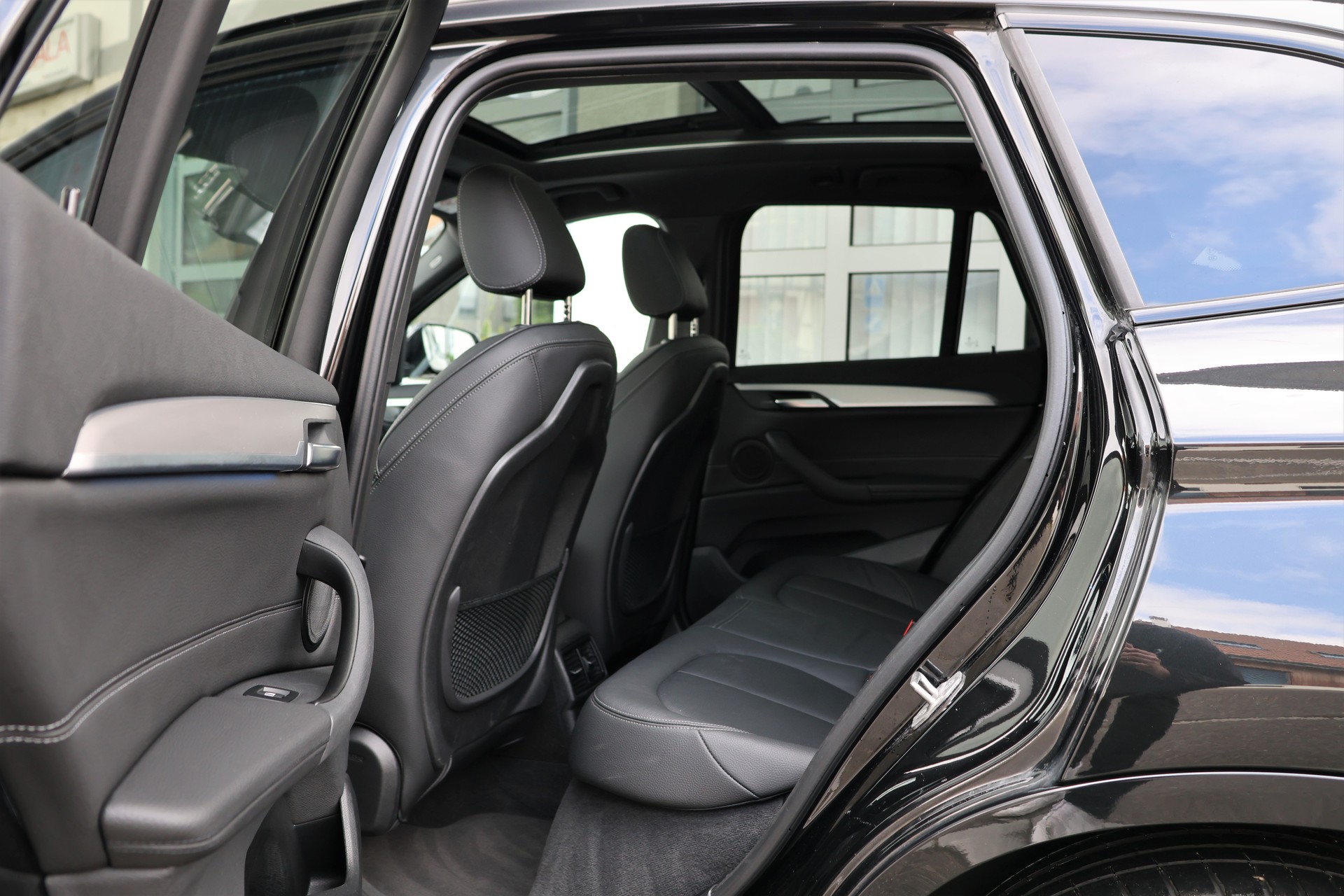BMW X1 xDrive 25e M Sport Steptronic (CH)-image-11