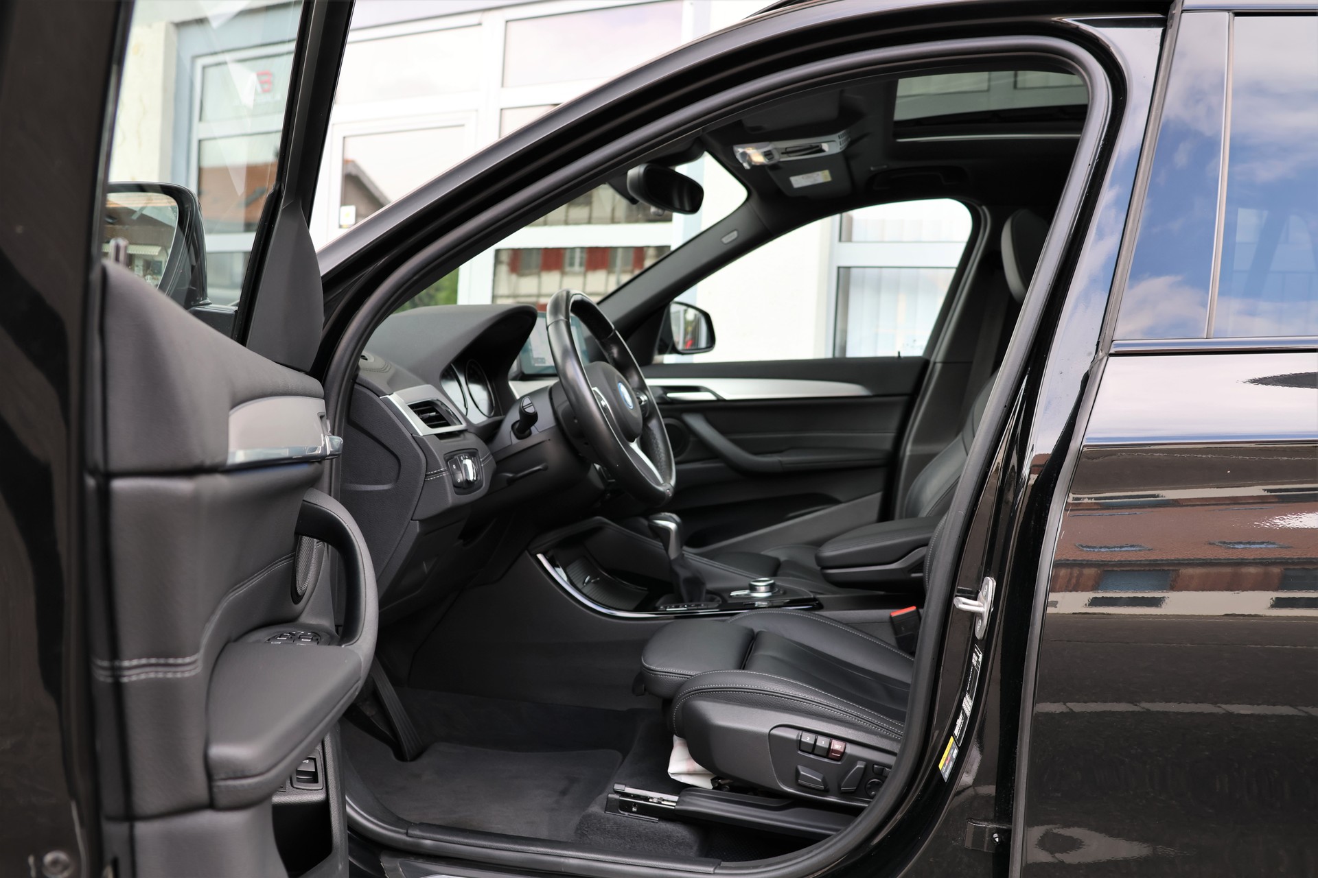 BMW X1 xDrive 25e M Sport Steptronic (CH)-image-8