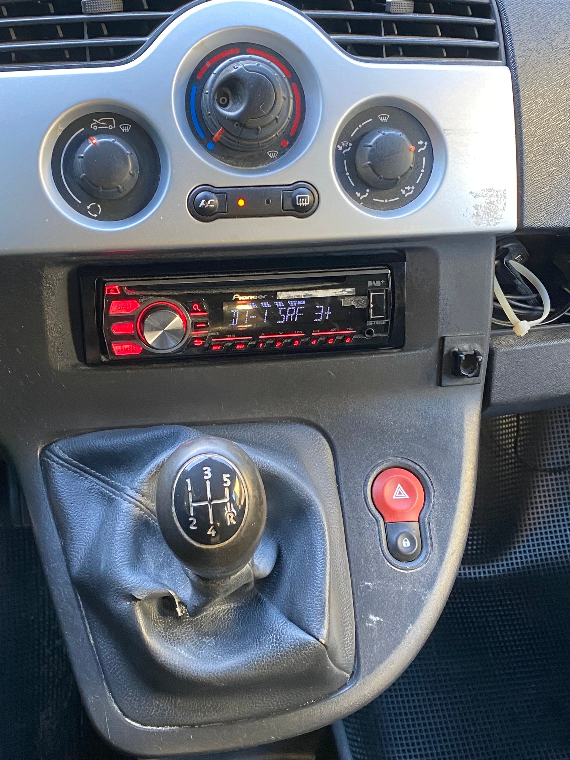 RENAULT KANGOO-image-7
