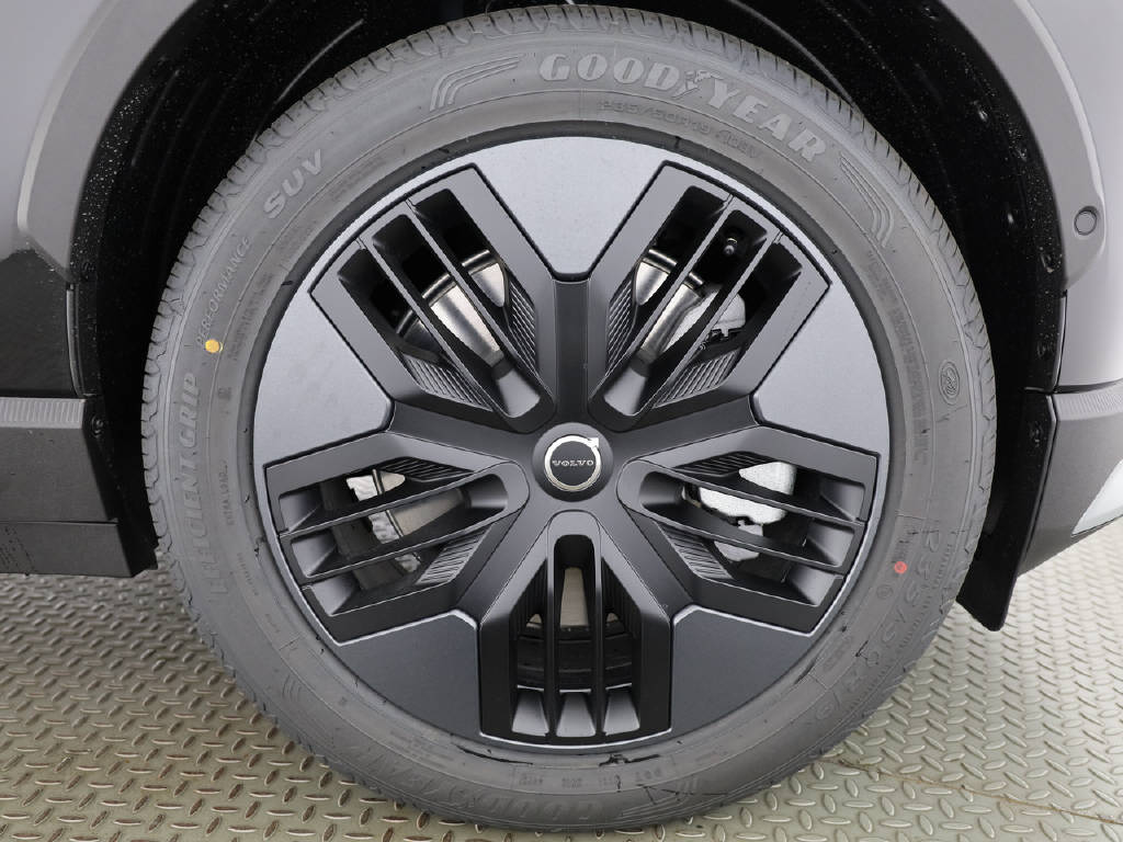 VOLVO EX 30 Cross Country P8 Ultra AWD-image-18