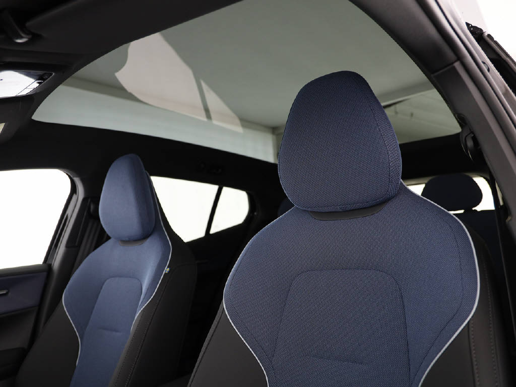 VOLVO EX 30 Cross Country P8 Ultra AWD-image-2