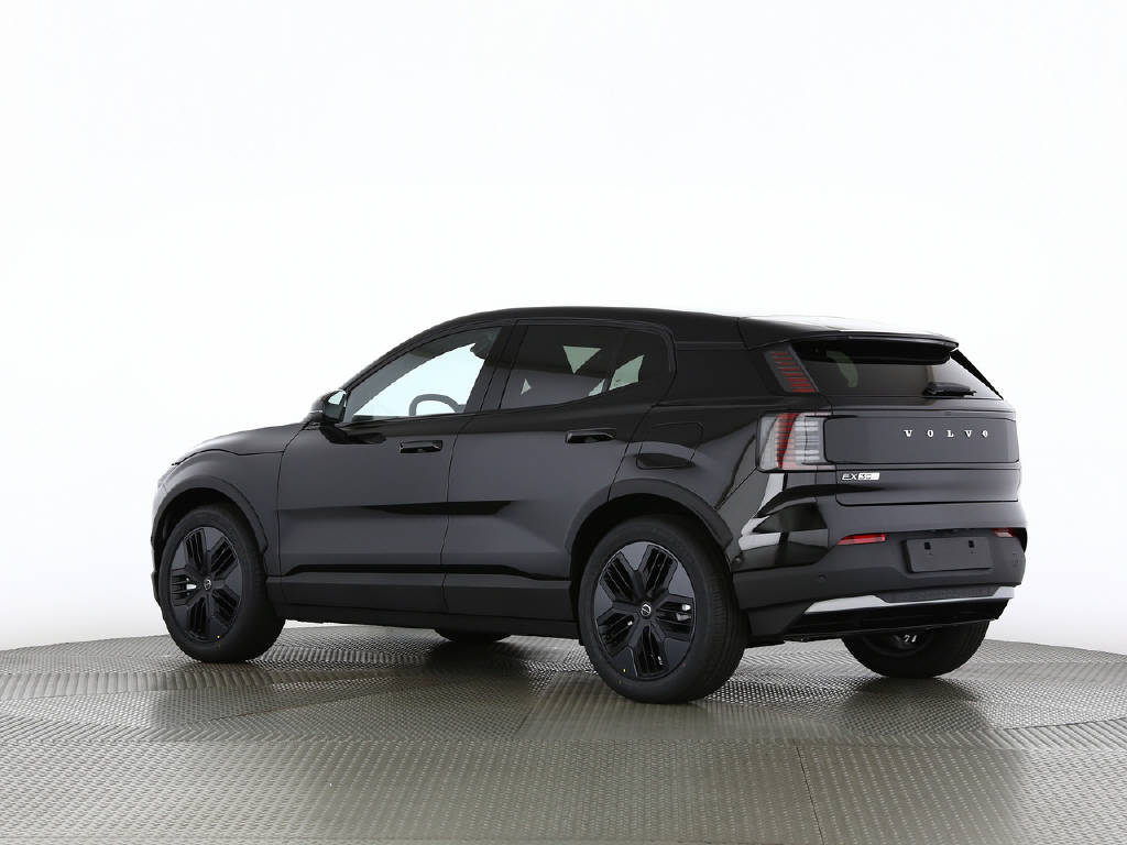 VOLVO EX 30 Cross Country P8 Ultra AWD-image-4