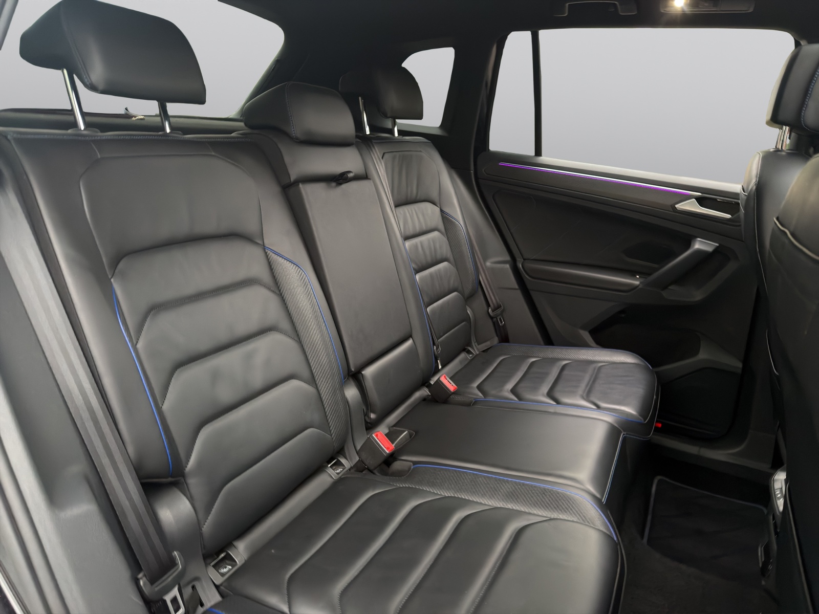 VW Tiguan 2.0TSI R 4Motion DSG-showroom-element-3