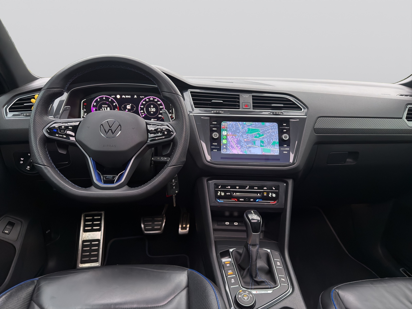 VW Tiguan 2.0TSI R 4Motion DSG-image-12