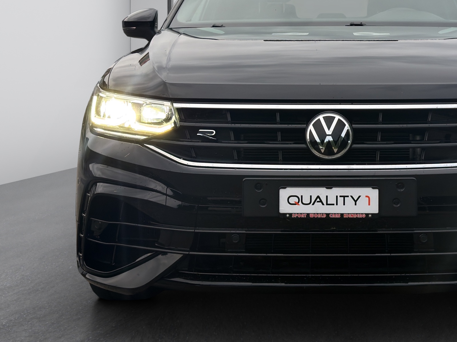 VW Tiguan 2.0TSI R 4Motion DSG-image-6
