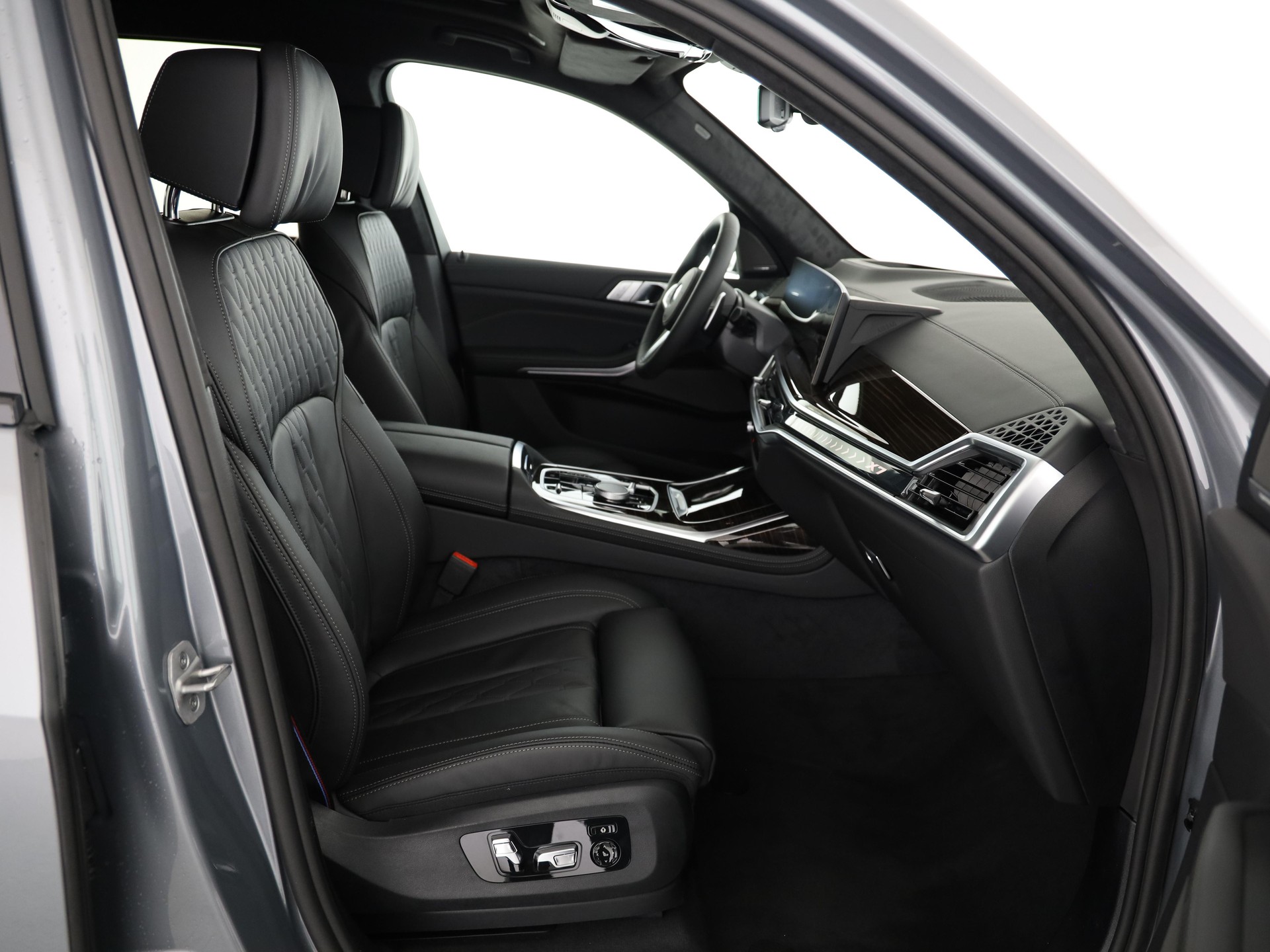 BMW X7 40i xDrive-image-12