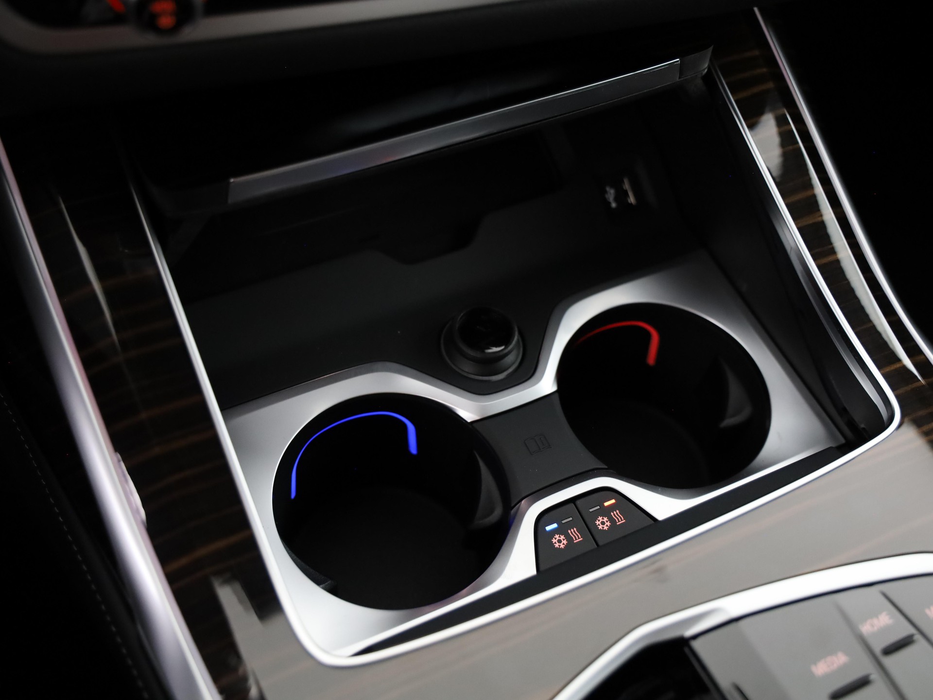 BMW X7 40i xDrive-image-19