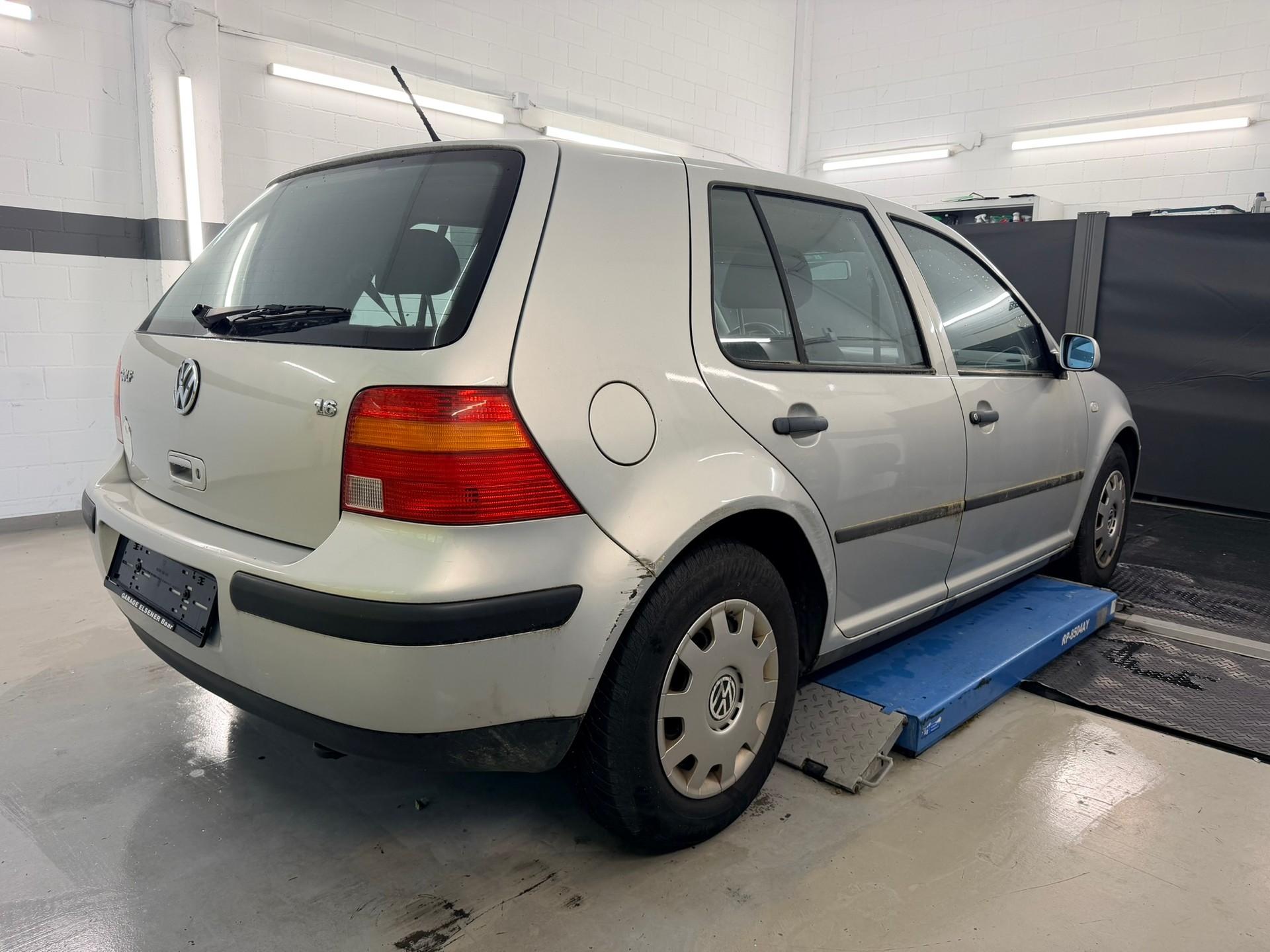 VW Golf 1.6 Comfortline-showroom-element-2