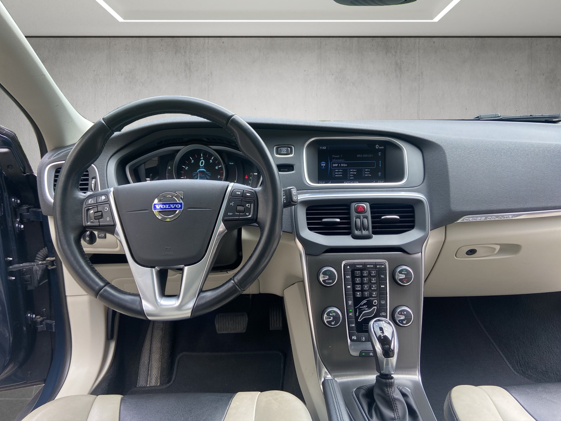 VOLVO V40 Cross Country T4 2.0 AWD Summum Geartronic-image-7