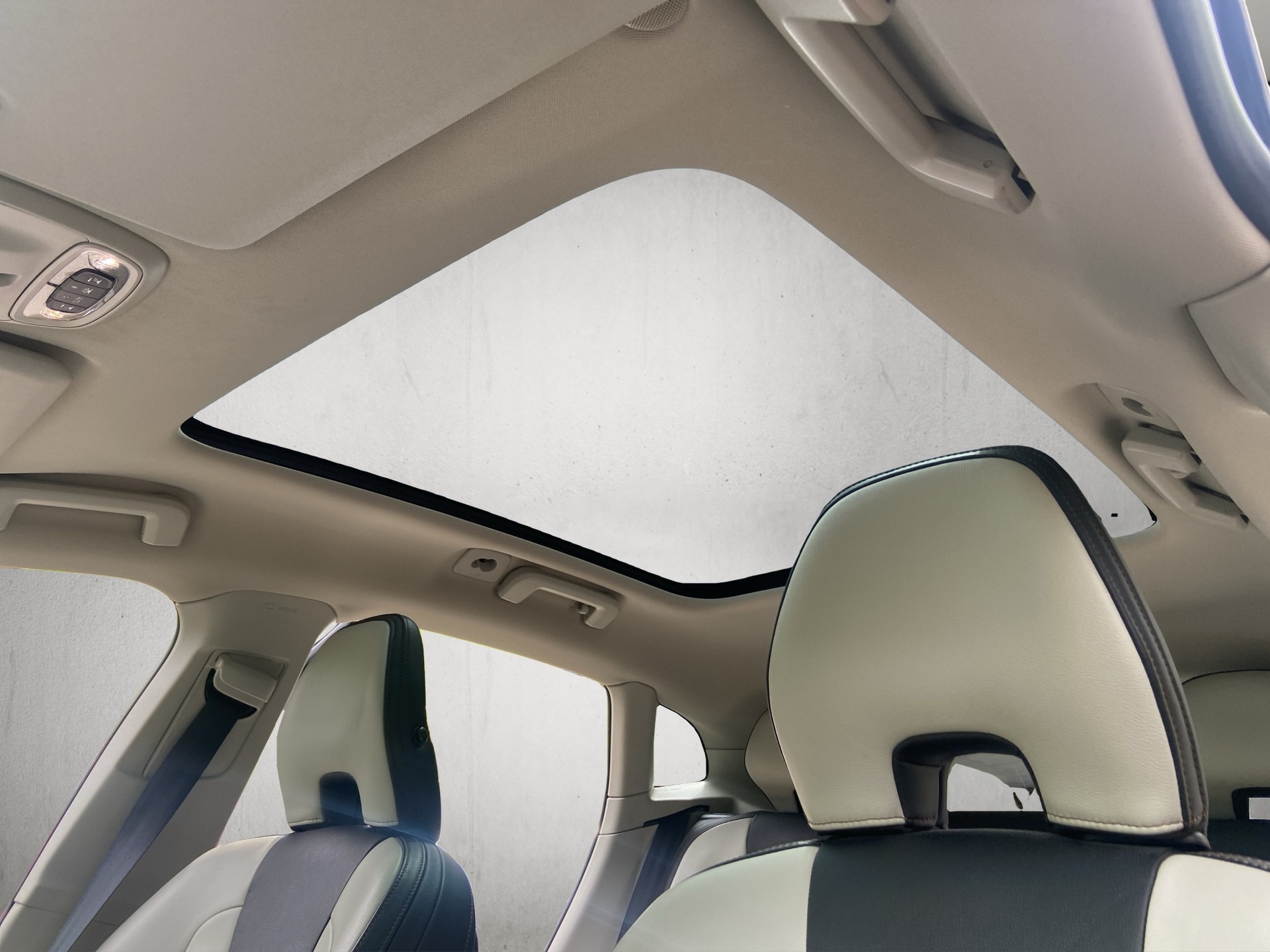 VOLVO V40 Cross Country T4 2.0 AWD Summum Geartronic-image-9