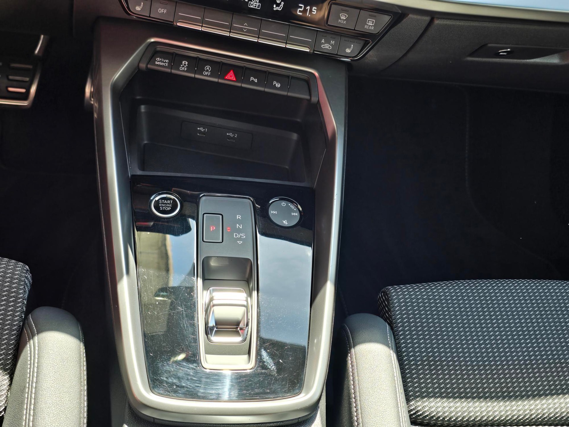 AUDI A3 Sportback 40 TFSI S line quattro S-tronic-image-13