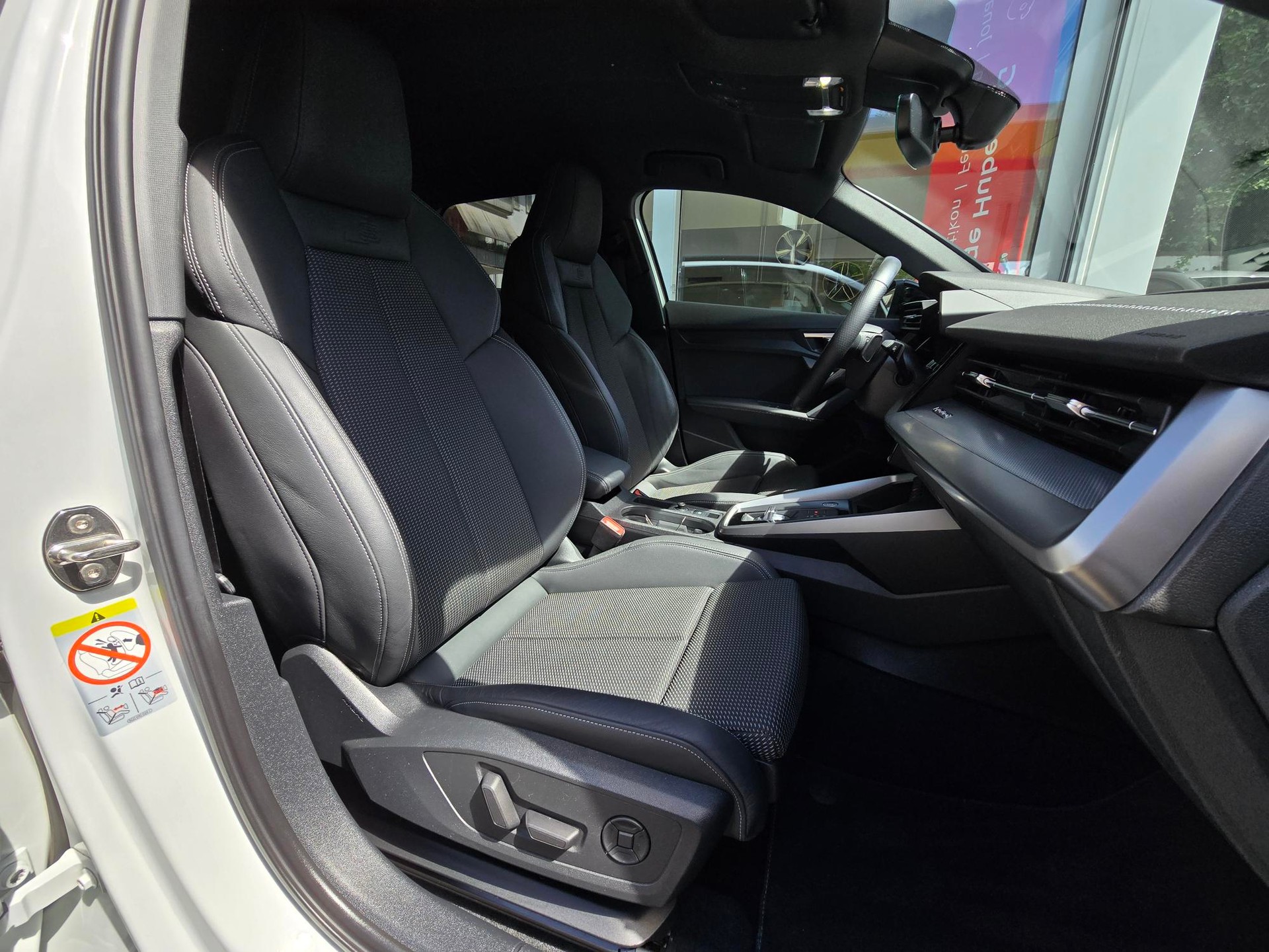 AUDI A3 Sportback 40 TFSI S line quattro S-tronic-image-7