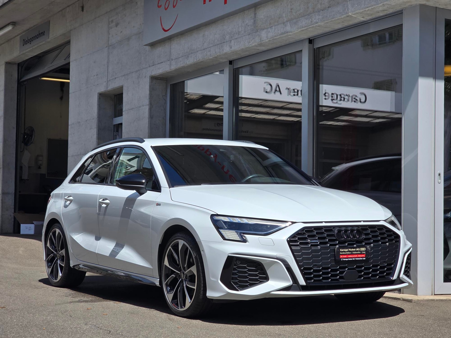 AUDI A3 Sportback 40 TFSI S line quattro S-tronic-image-0