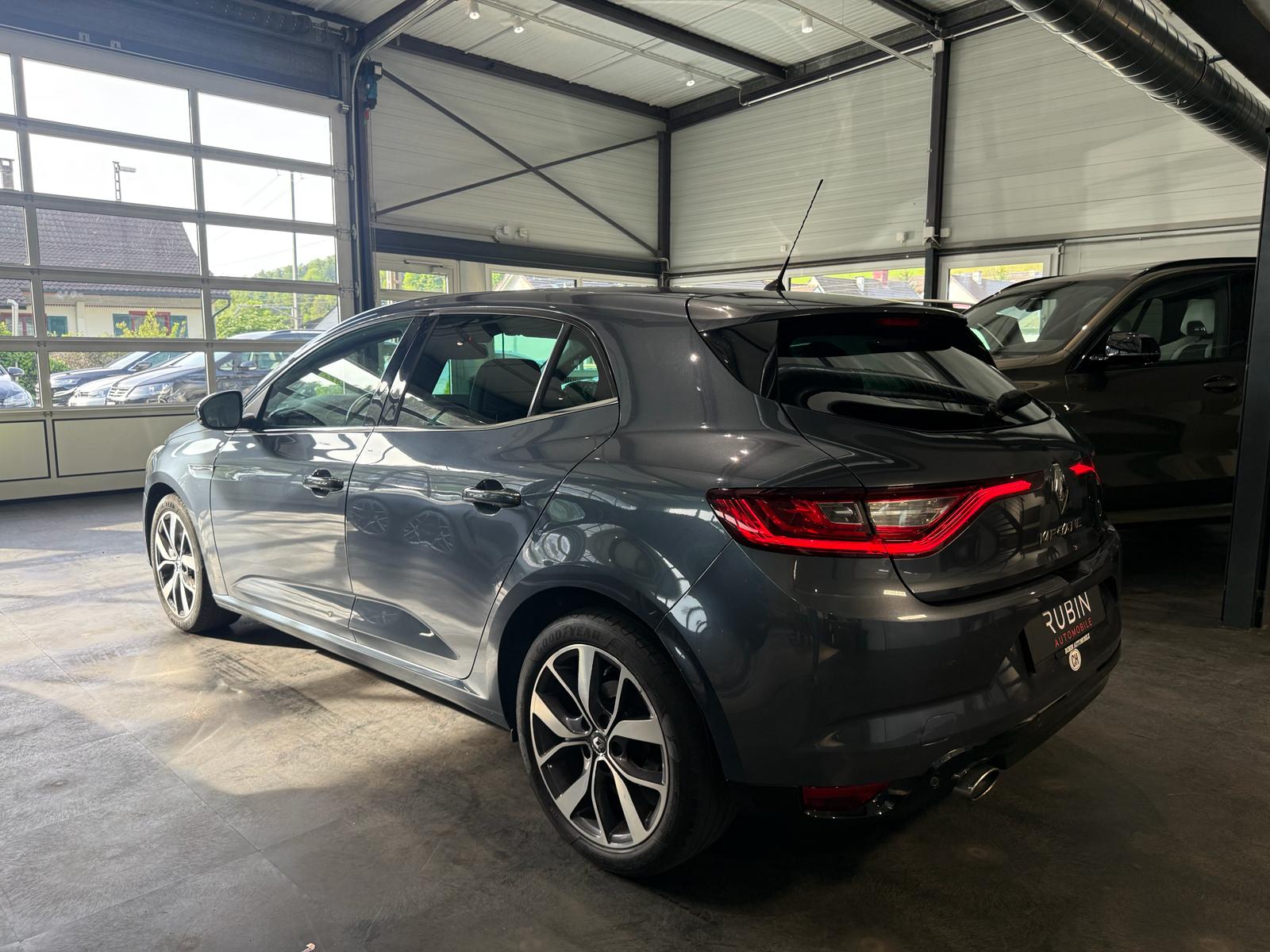 RENAULT Mégane 1.2 16V Turbo Bose EDC-showroom-element-2