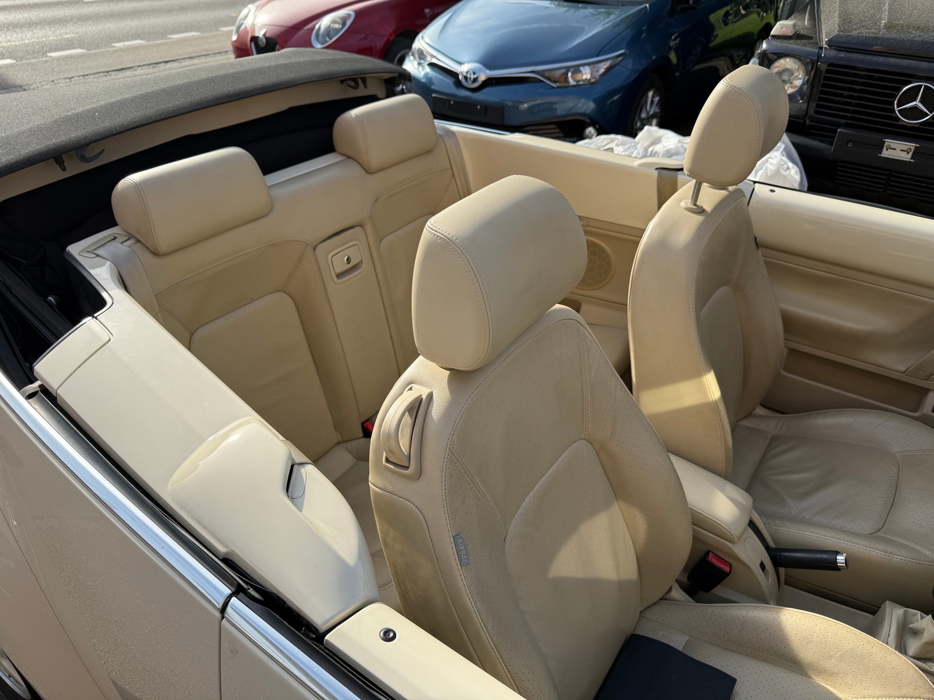 VW Beetle Cabrio 1.6-image-13