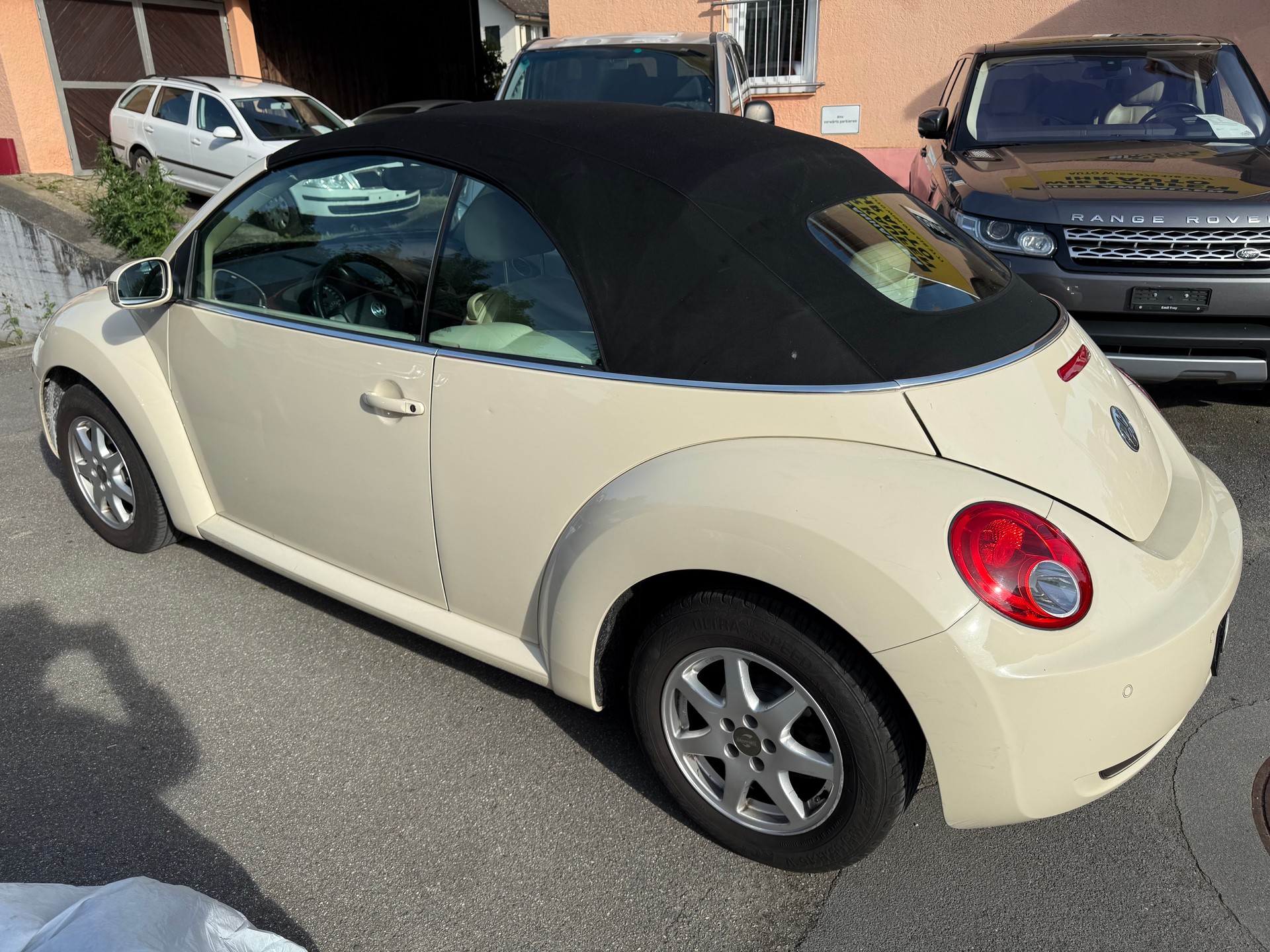 VW Beetle Cabrio 1.6-image-5