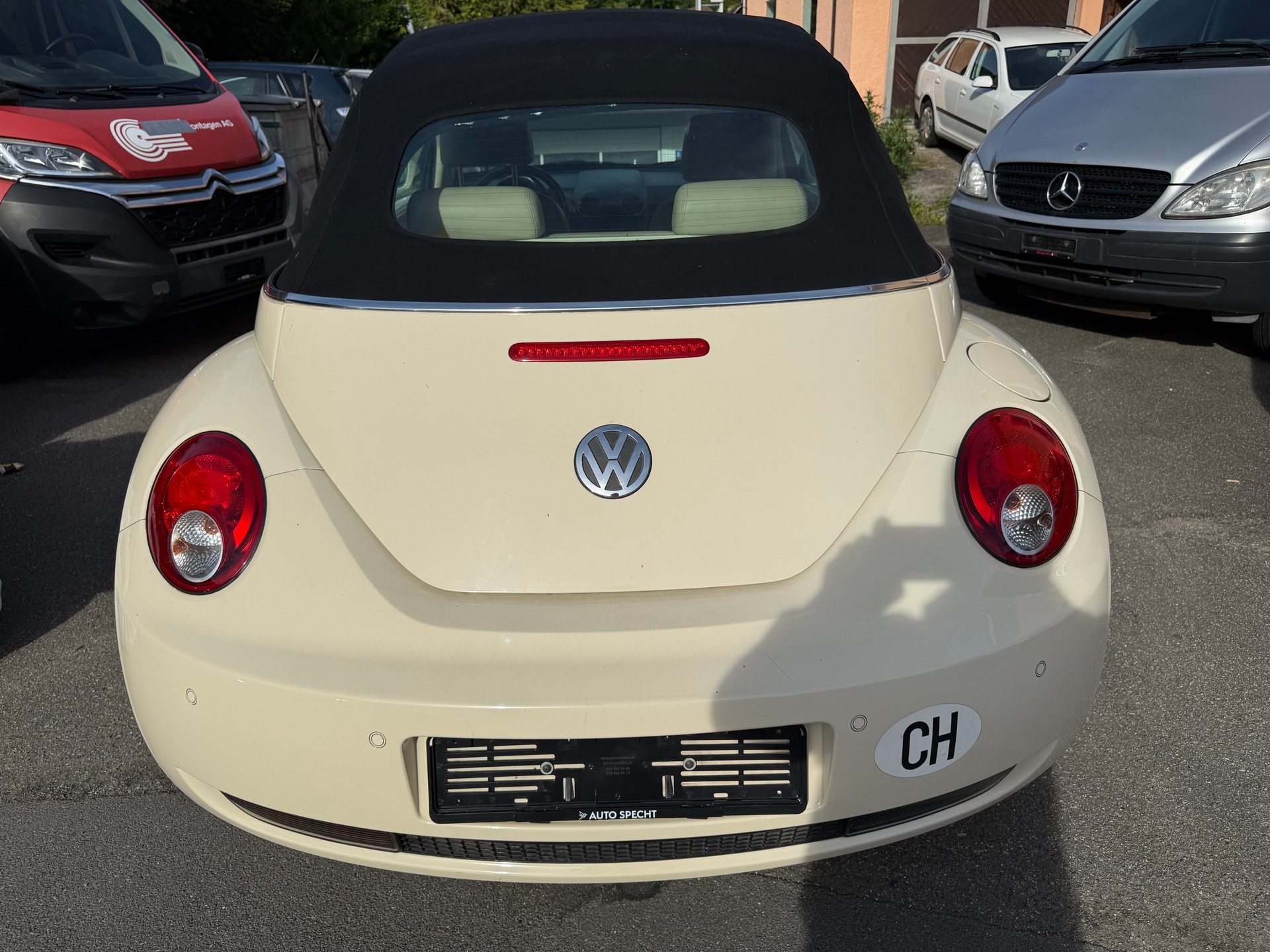 VW Beetle Cabrio 1.6-image-4