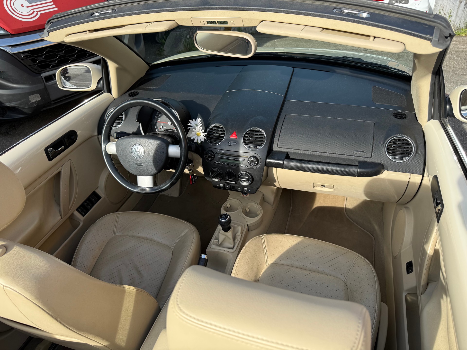VW Beetle Cabrio 1.6-image-14