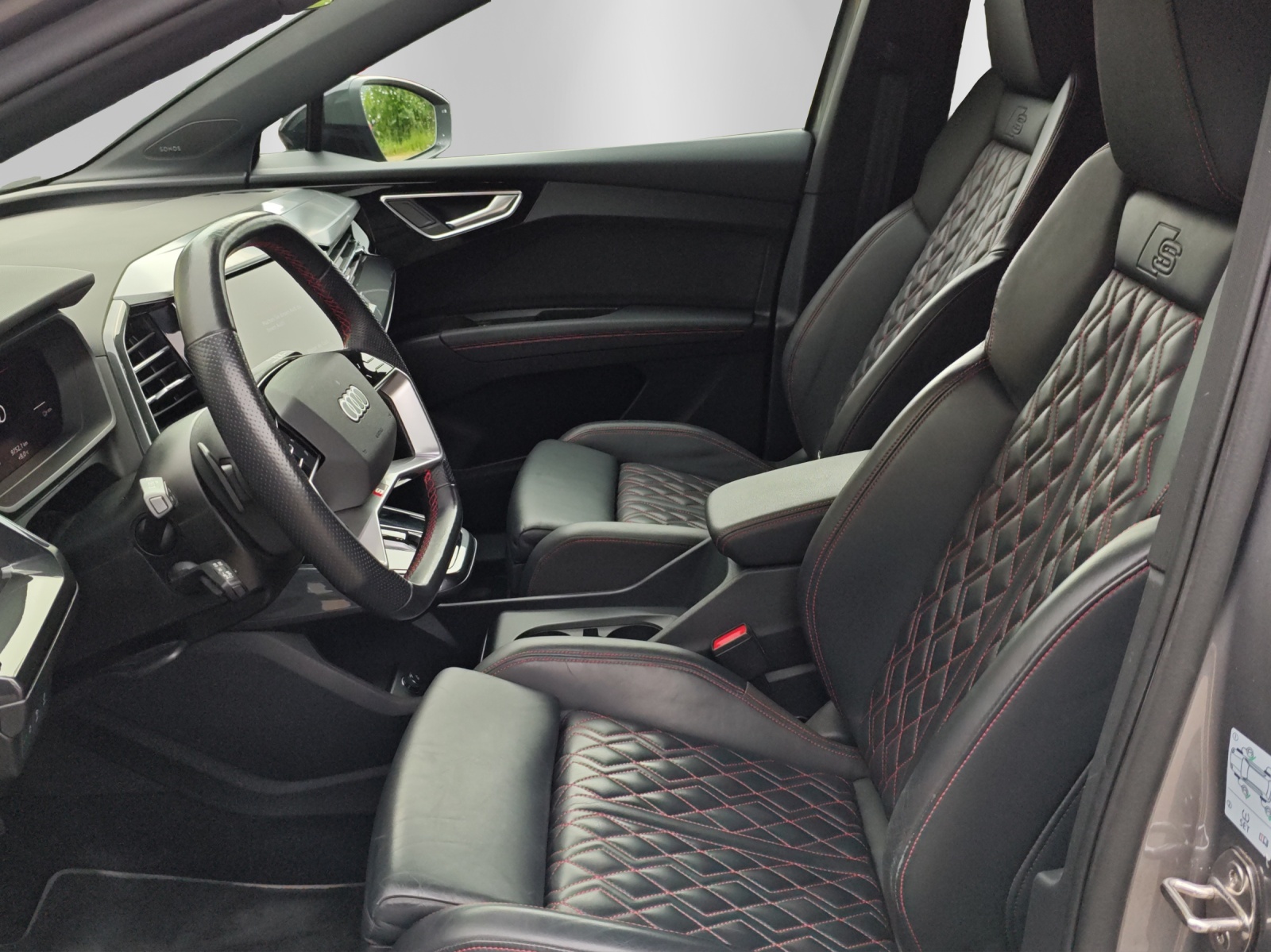 AUDI Q4 e-tron 50 quattro-image-8