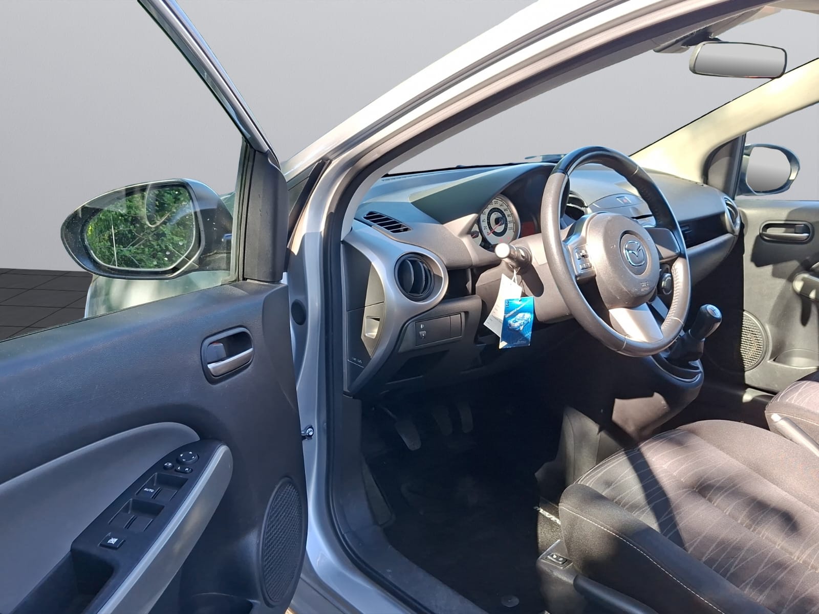 MAZDA 2 1.3i 16V Exclusive-image-10
