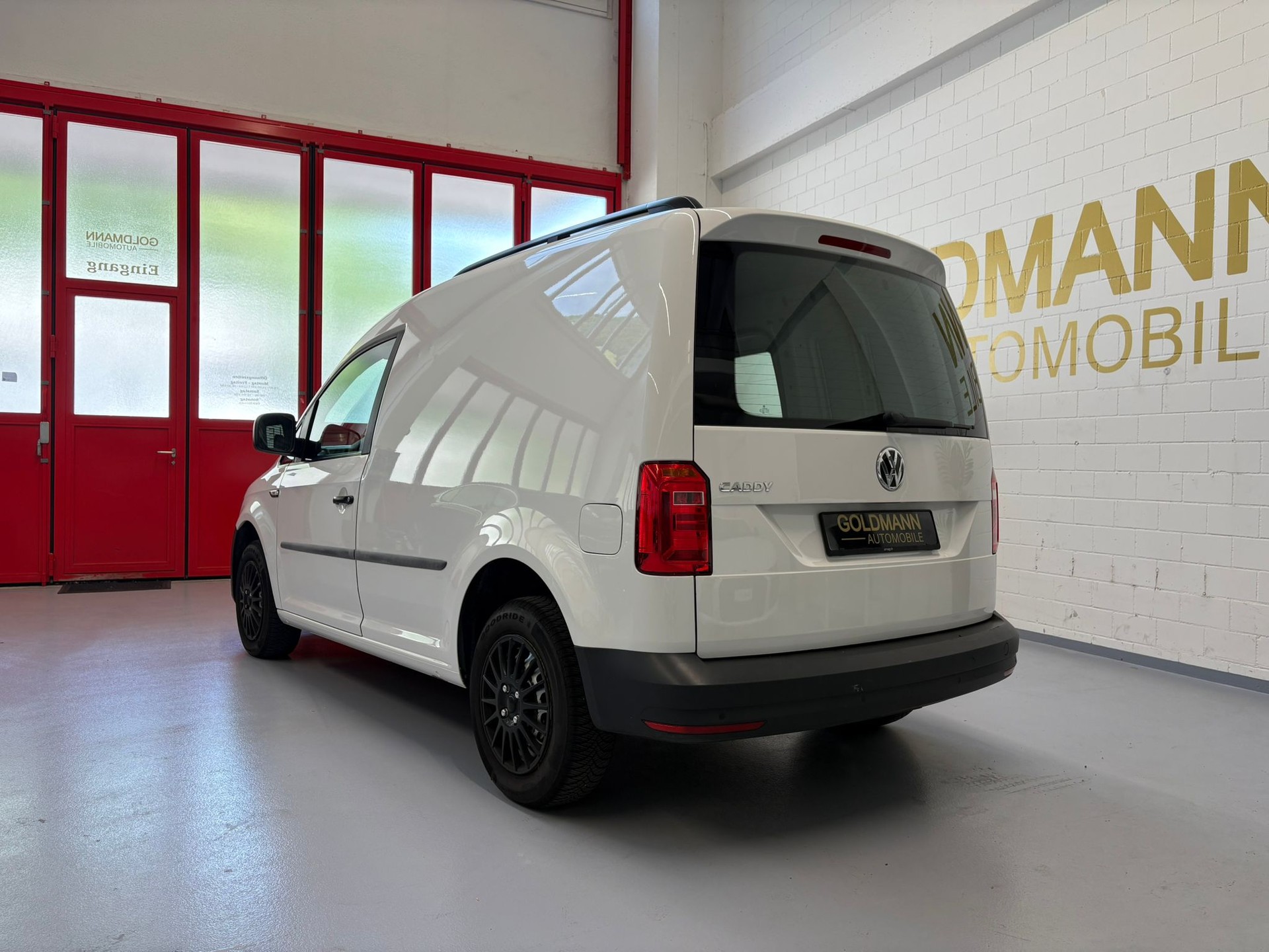 VW Caddy 2.0TDI BlueMotion Technology-showroom-element-1