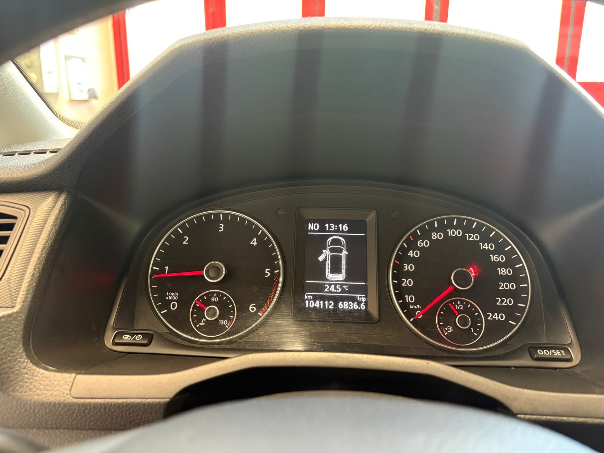 VW Caddy 2.0TDI BlueMotion Technology-image-9