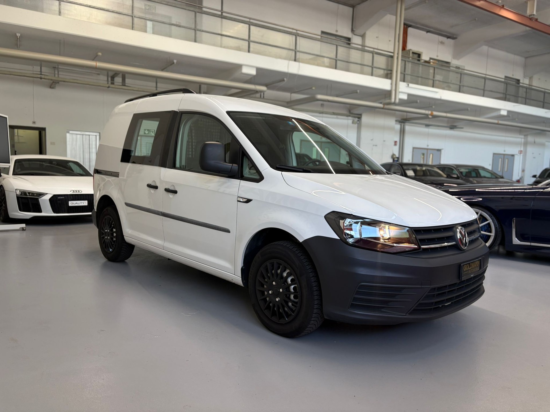 VW Caddy 2.0TDI BlueMotion Technology-showroom-element-3